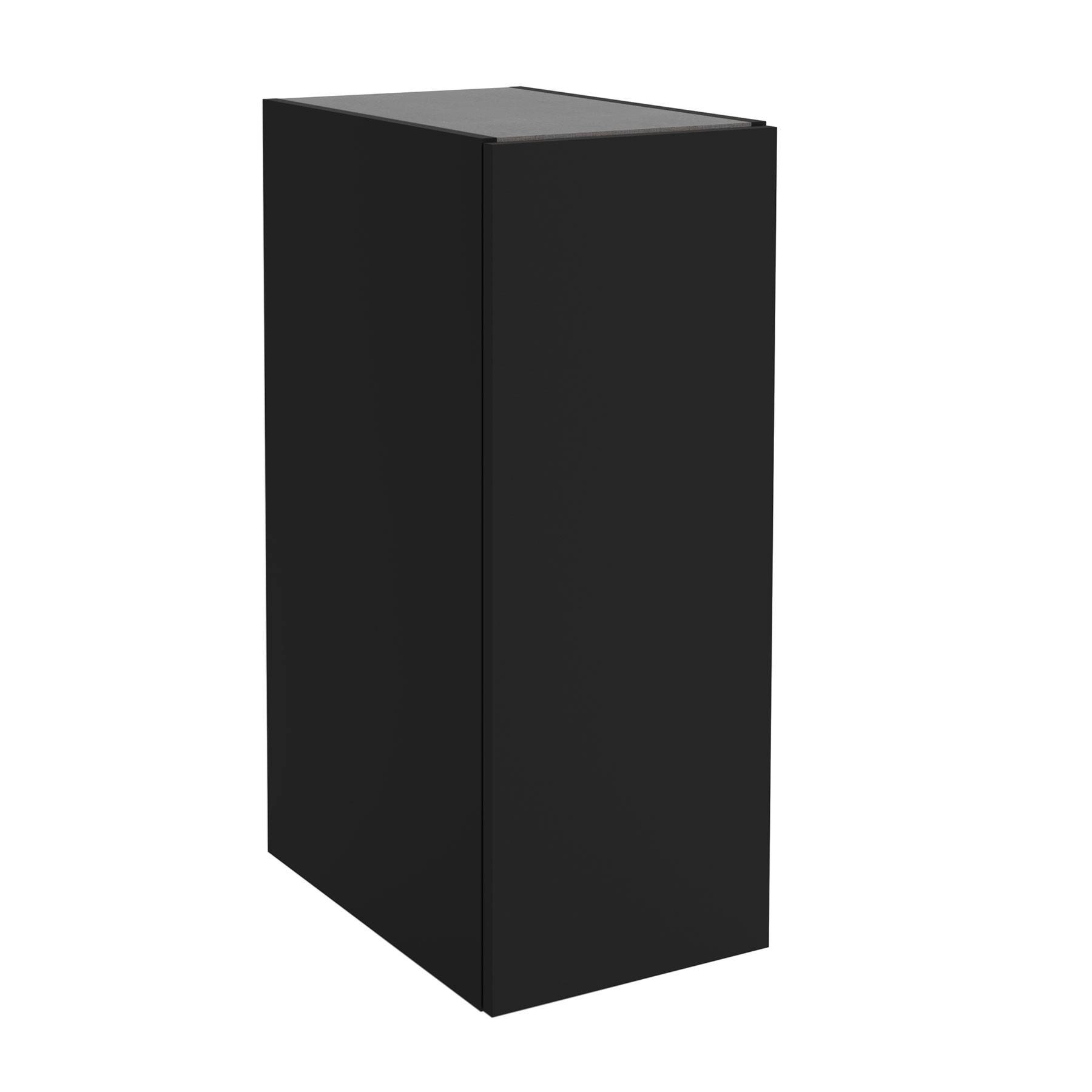 Eine hohe, rechteckige schwarze Box mit flachen Oberflächen und scharfen Kanten, aus einer Winkel betrachtet.