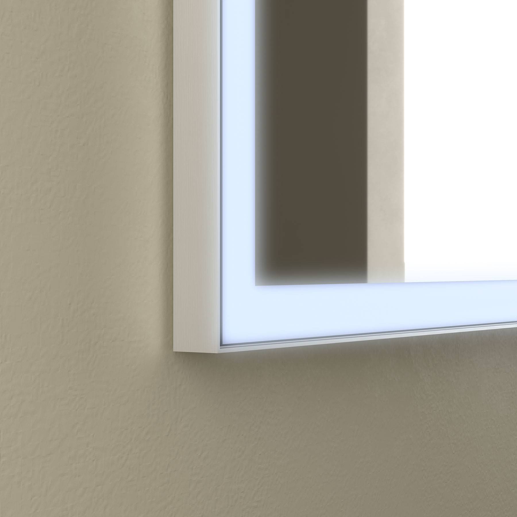 Ein quadratischer Spiegel mit weißer LED-Hintergrundbeleuchtung, an einer beigen Wand montiert, strahlt ein sanftes Leuchten entlang seiner Kanten aus.