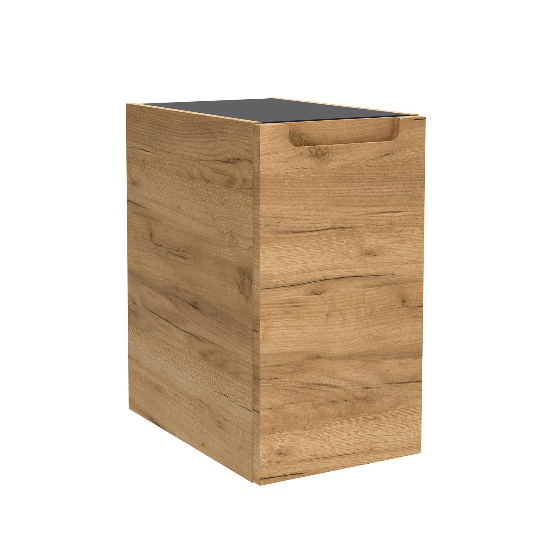 Ein Holzschrank mit elegantem Design, ausgestattet mit einer grifflosen Tür und einer strukturierten Oberfläche. Er ist hoch und besitzt einen minimalistischen Stil.