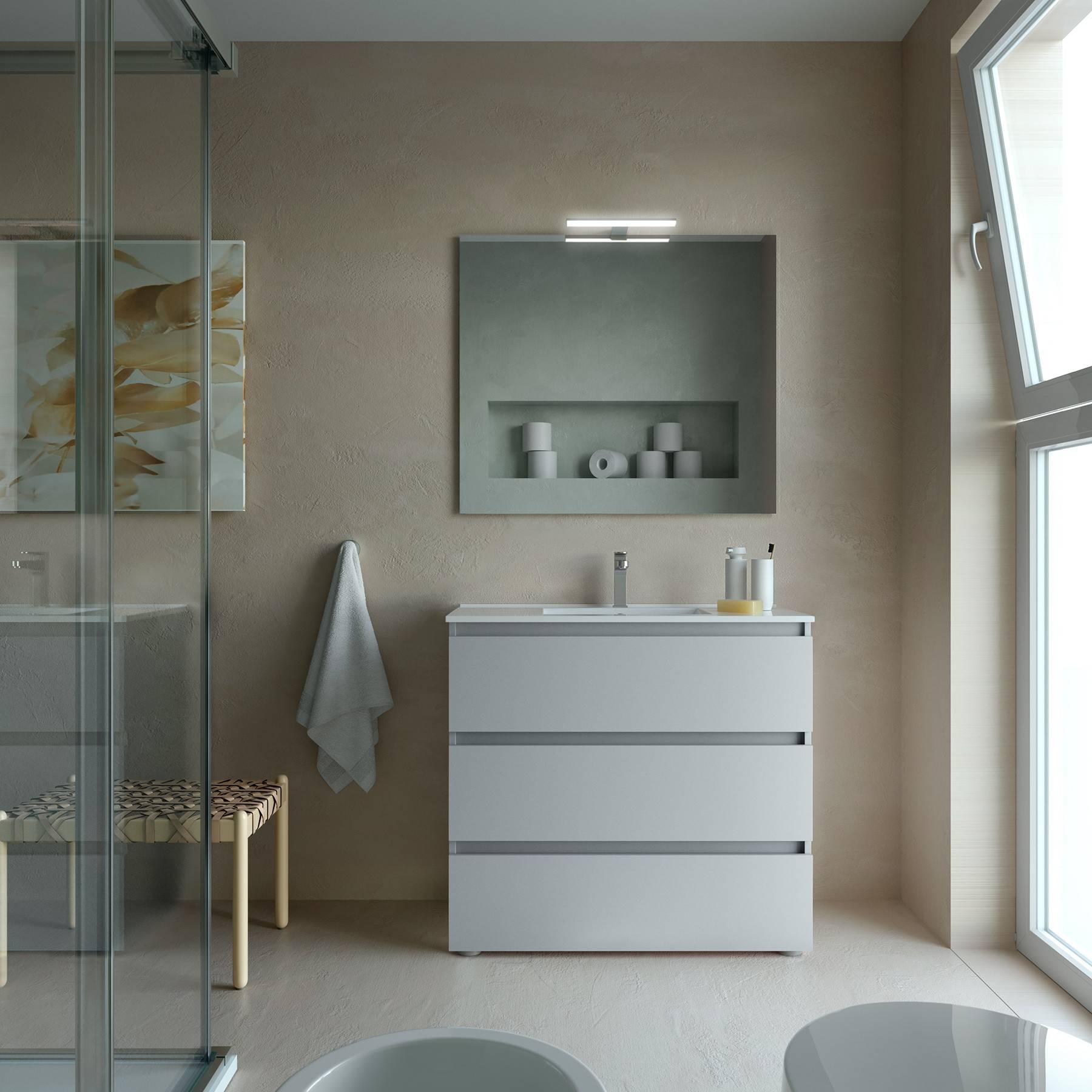 Ein minimalistisches Badezimmer mit einem weißen Waschtisch, Wandspiegel, Handtuchhaken und einem offenen Fenster, das den Raum beleuchtet.