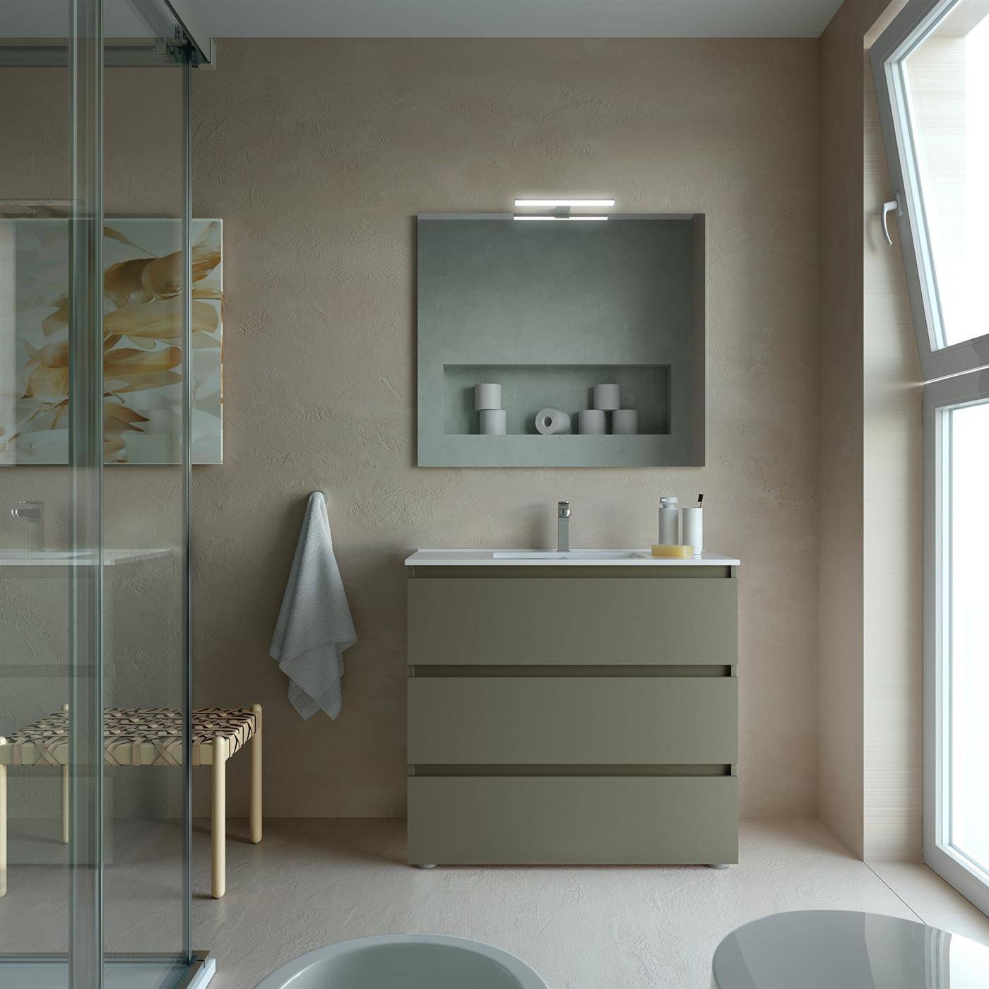 Modernes minimalistisches Badezimmer mit Waschtisch, Spiegel, Duschglas, Handtuch, Hocker und großem Fenster, das natürliches Licht spendet.