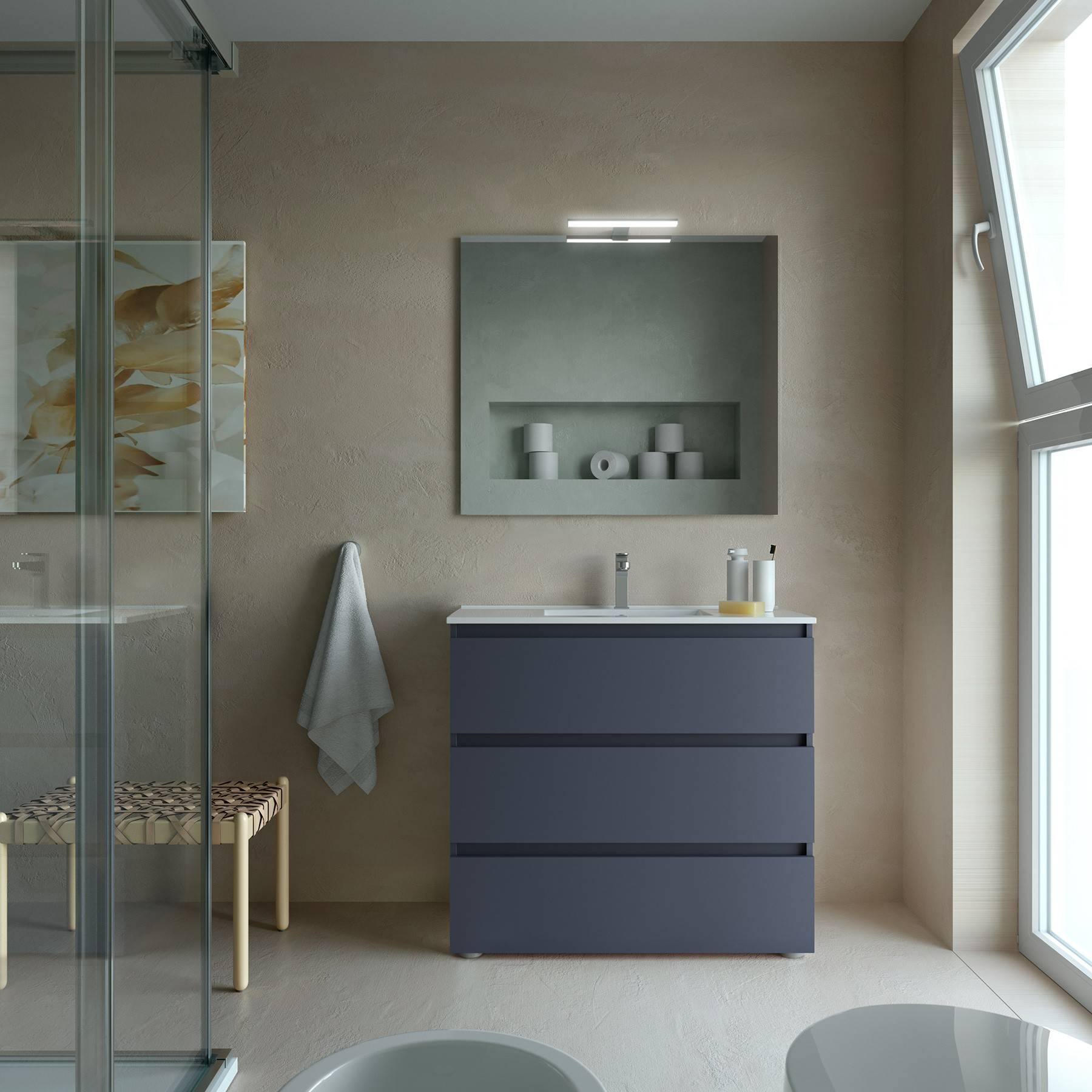 Modernes Badezimmer mit einer Glasdusche, violettem Waschtisch mit Waschbecken, Handtuch an der Wand und Fenster. Neutrale Töne schaffen eine ruhige Atmosphäre.