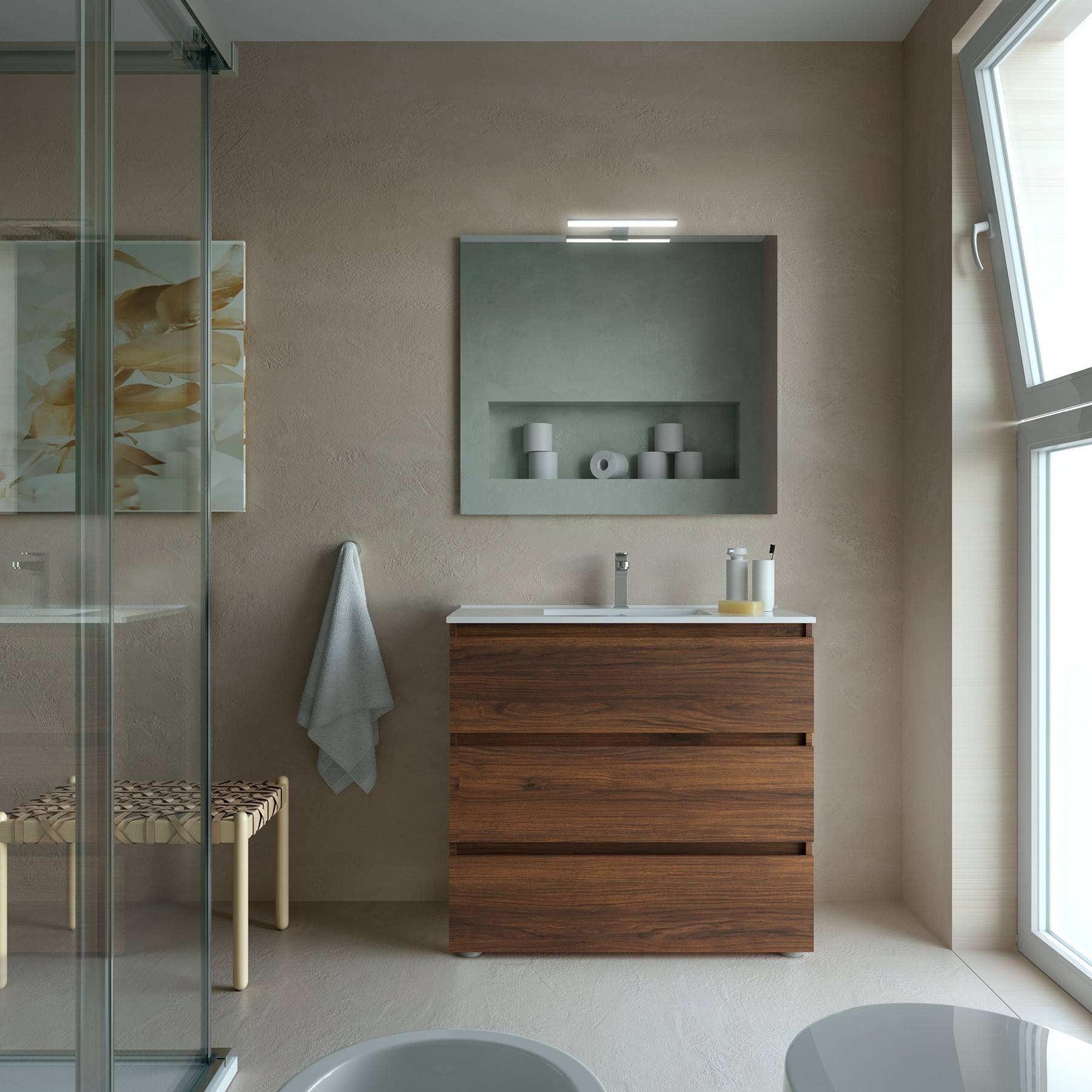 Modernes Badezimmer mit einem Waschtisch aus Holz, Waschbecken und Spiegel. Glasdusche auf der linken Seite und ein großes Fenster auf der rechten Seite, das natürliches Licht hereinlässt.