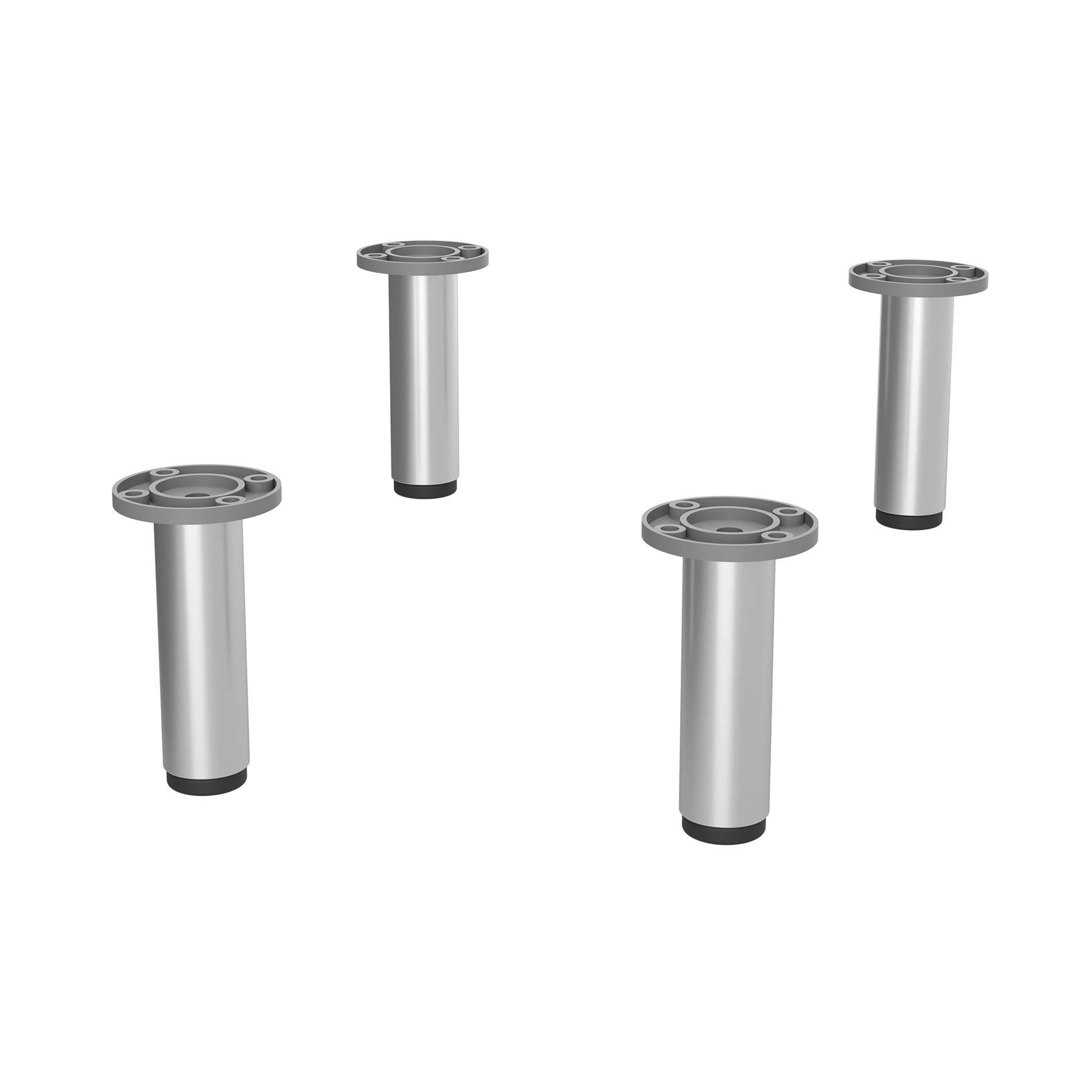 Vier silberne zylindrische Möbelbeine mit runden Befestigungsplatten, aufrecht und gleichmäßig verteilt auf einem weißen Hintergrund.