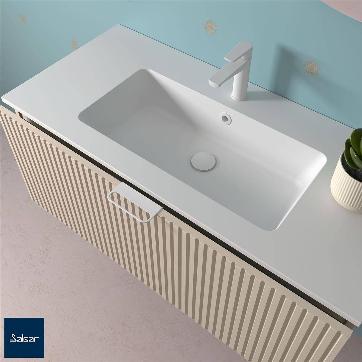 Modernes weißes Badezimmer-Waschtisch mit integriertem rechteckigem Waschbecken, einzelnem Wasserhahn und gestreifter Schrankfront neben einer kleinen Pflanze