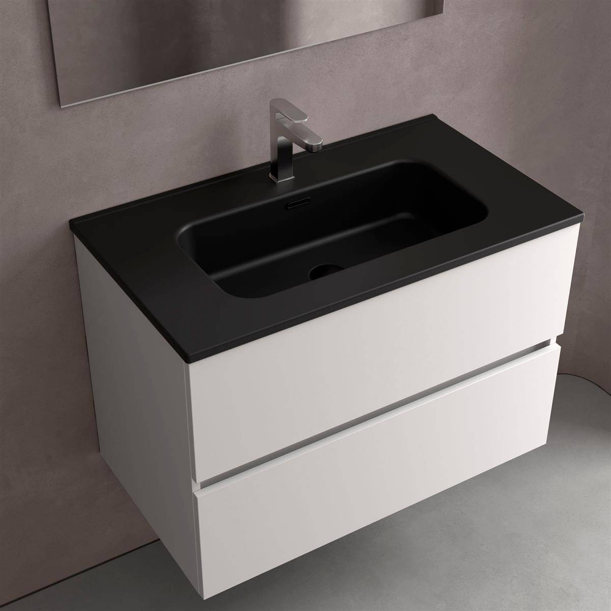 Modernes, an der Wand montiertes Badezimmer-Waschtischset mit weißem Zweischubladen-Schrank, schwarzer Arbeitsplatte, integriertem Waschbecken und Chromarmatur.