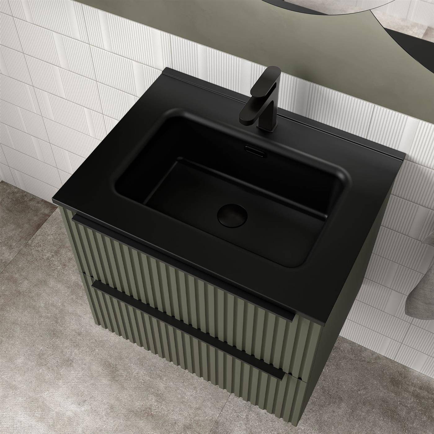 Modernes Badezimmerwaschtisch mit einem schwarzen Waschbecken und Armatur auf einem grünen gerippten Schrank vor einer gekachelten Wand.