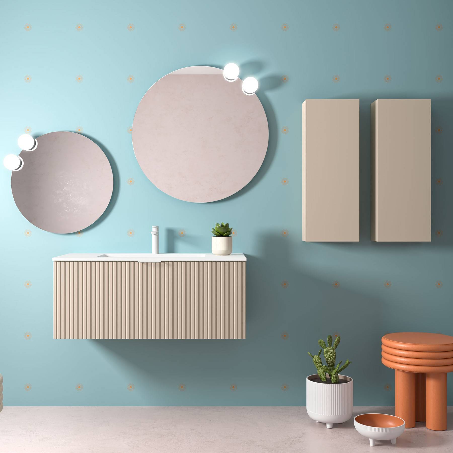 Modernes Badezimmer-Interieur mit einem runden Spiegel, hellblauer Wand und einem minimalistischen Waschbeckenschrank. Dekoriert mit Pflanzen und beigen Elementen.