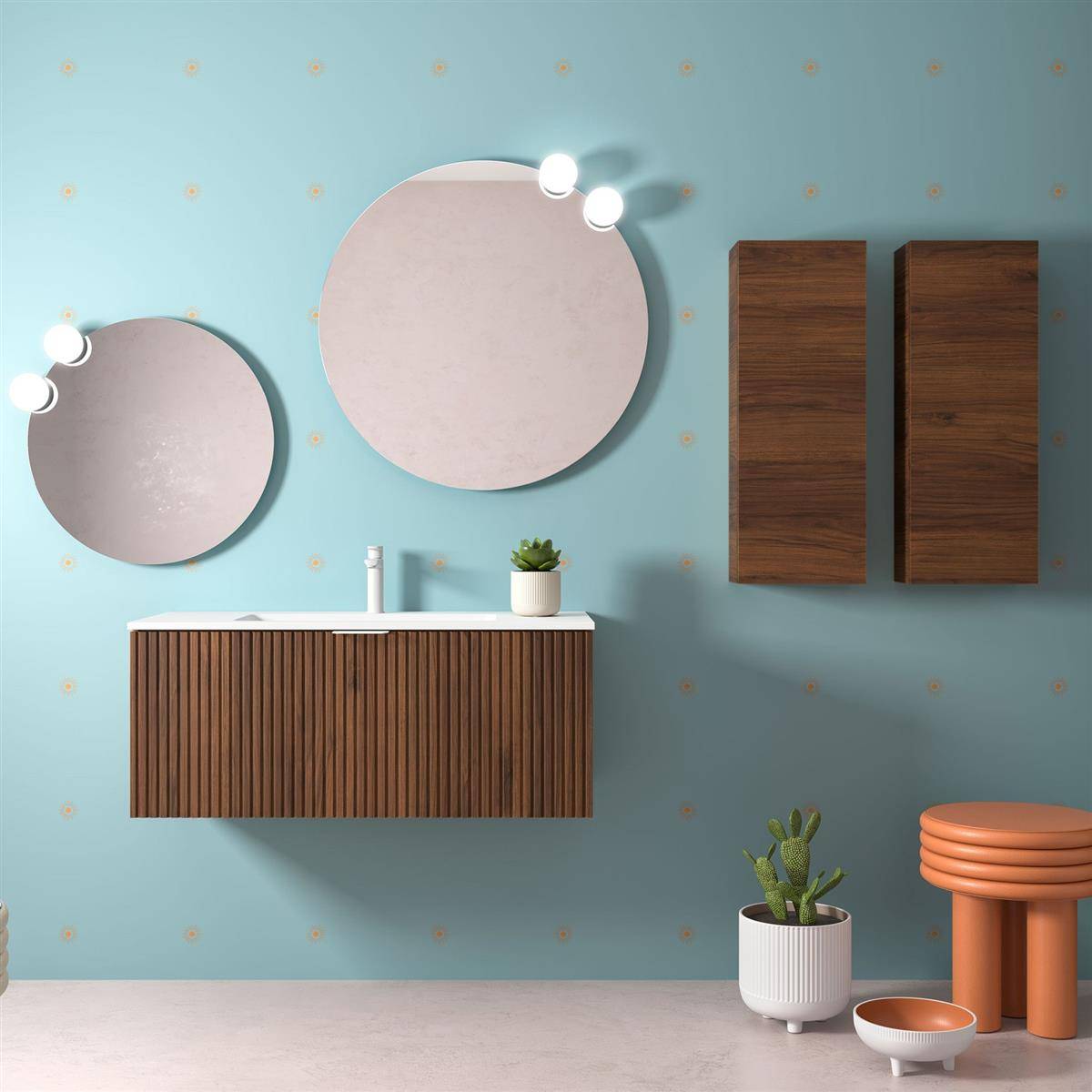 Modernes Badezimmerinterieur mit blauer Wand, zwei runden Spiegeln, schwebendem Holzwaschtisch, zwei Wandschränken und kleinen Topfpflanzen mit Hockern auf der rechten Seite.