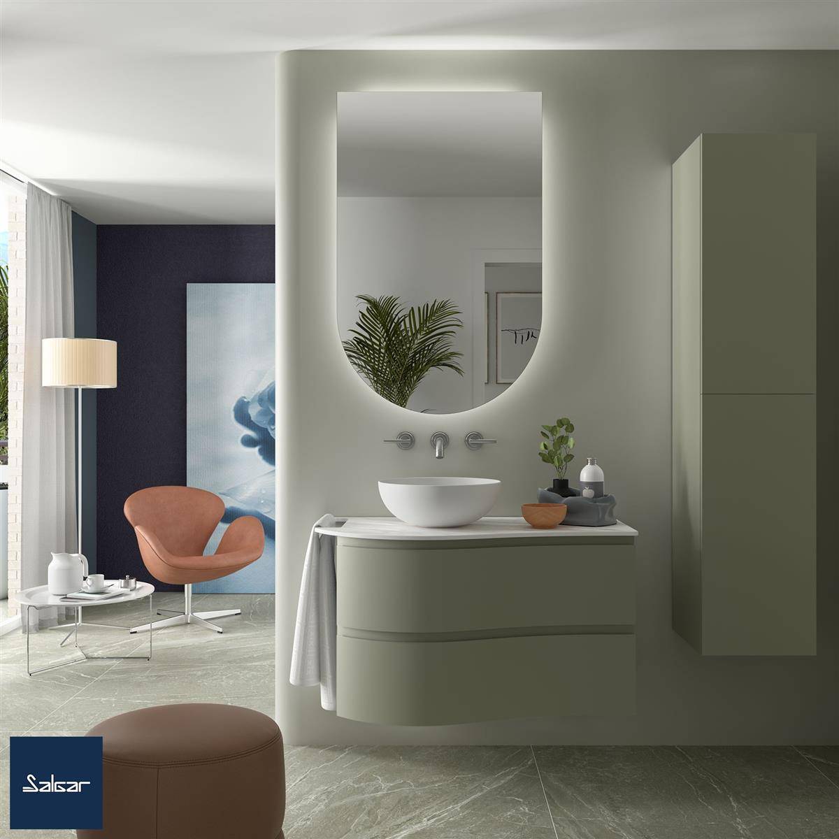 Modernes Badezimmer mit einer geschwungenen wandmontierten Waschtischanlage, ovalem Spiegel, Aufsatzwaschbecken und hellgrünem Schrank, der sich zu einem Wohnbereich mit Loungesessel und Stehlampe öffnet.