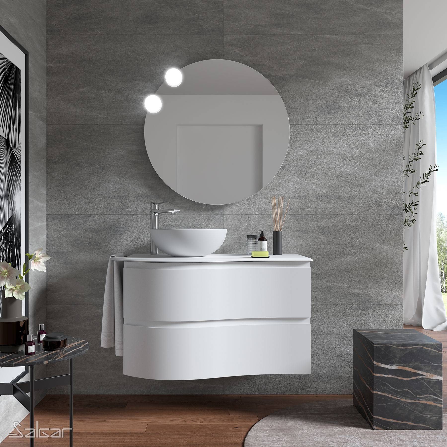 Ein modernes Badezimmer zeigt einen runden Spiegel über einem eleganten weißen Waschbecken mit einem geschwungenen Schrank, vor einer grauen strukturierten Wand.