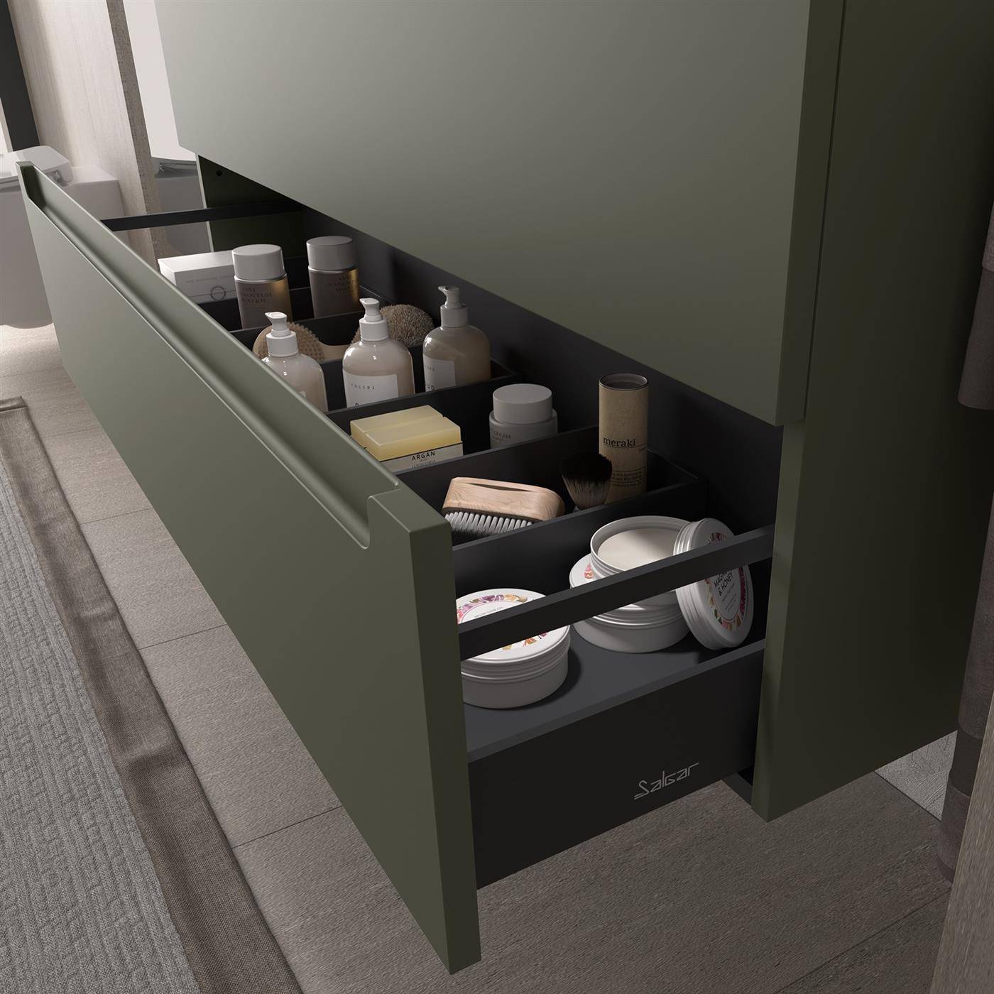 Offenes Badezimmerschrank mit organisierten Toilettenartikeln und Behältern im Inneren.