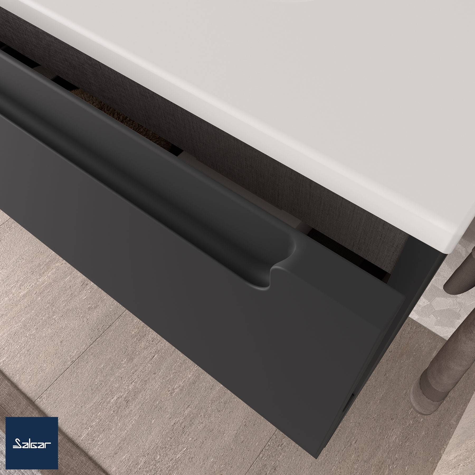 Eine moderne, minimalistische Küchenschublade mit einem schlanken schwarzen Griff und einer weißen Arbeitsplatte.