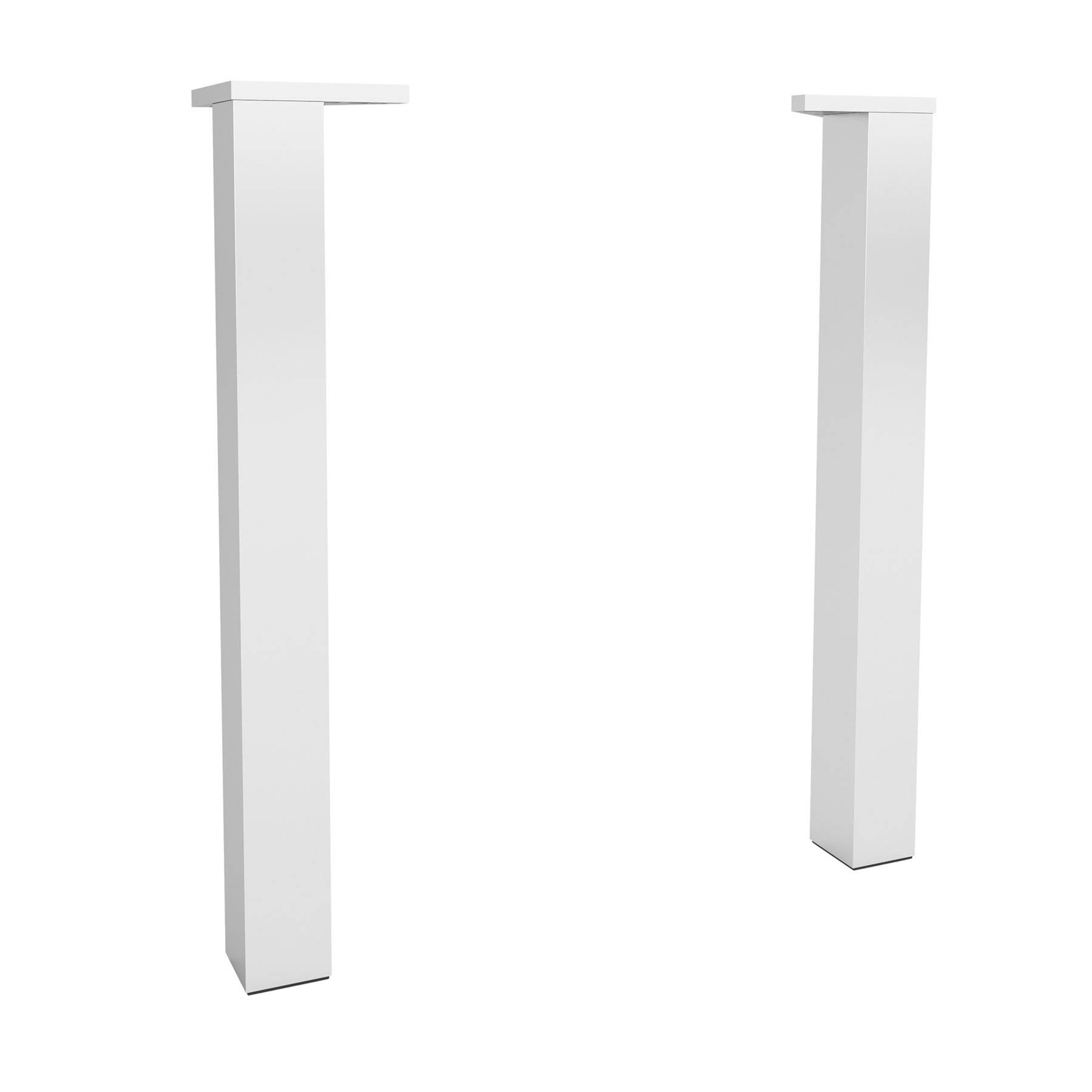 Zwei hohe, weiße, rechteckige Säulen stehen aufrecht, voneinander beabstandet auf einem weißen Hintergrund.