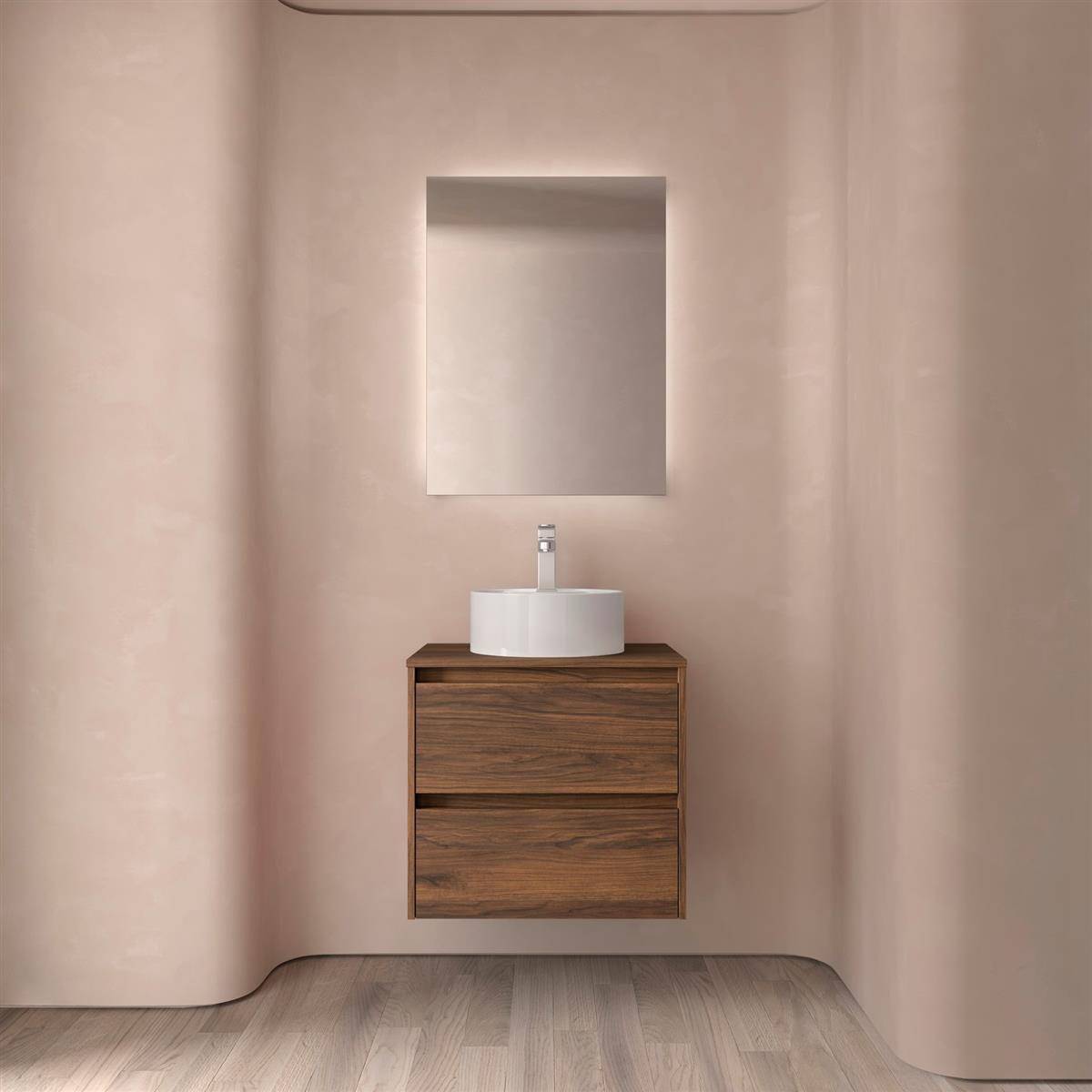Minimalistisches modernes Badezimmer mit einer schwebenden Holzwaschtischplatte, weißem Aufsatzwaschbecken, rechteckigem Spiegel und weichen beigen geschwungenen Wänden.