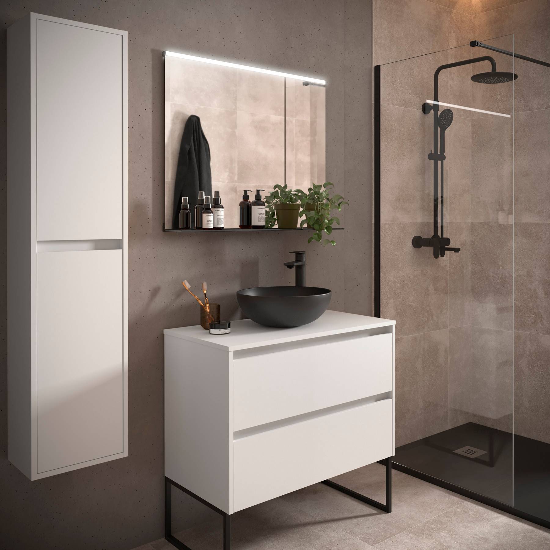 Modernes Badezimmer mit weißem Waschtisch, schwarzem Waschbecken, Wandspiegel und Dusche mit Glasumrandung; minimalistisches Design und neutrale Töne.
