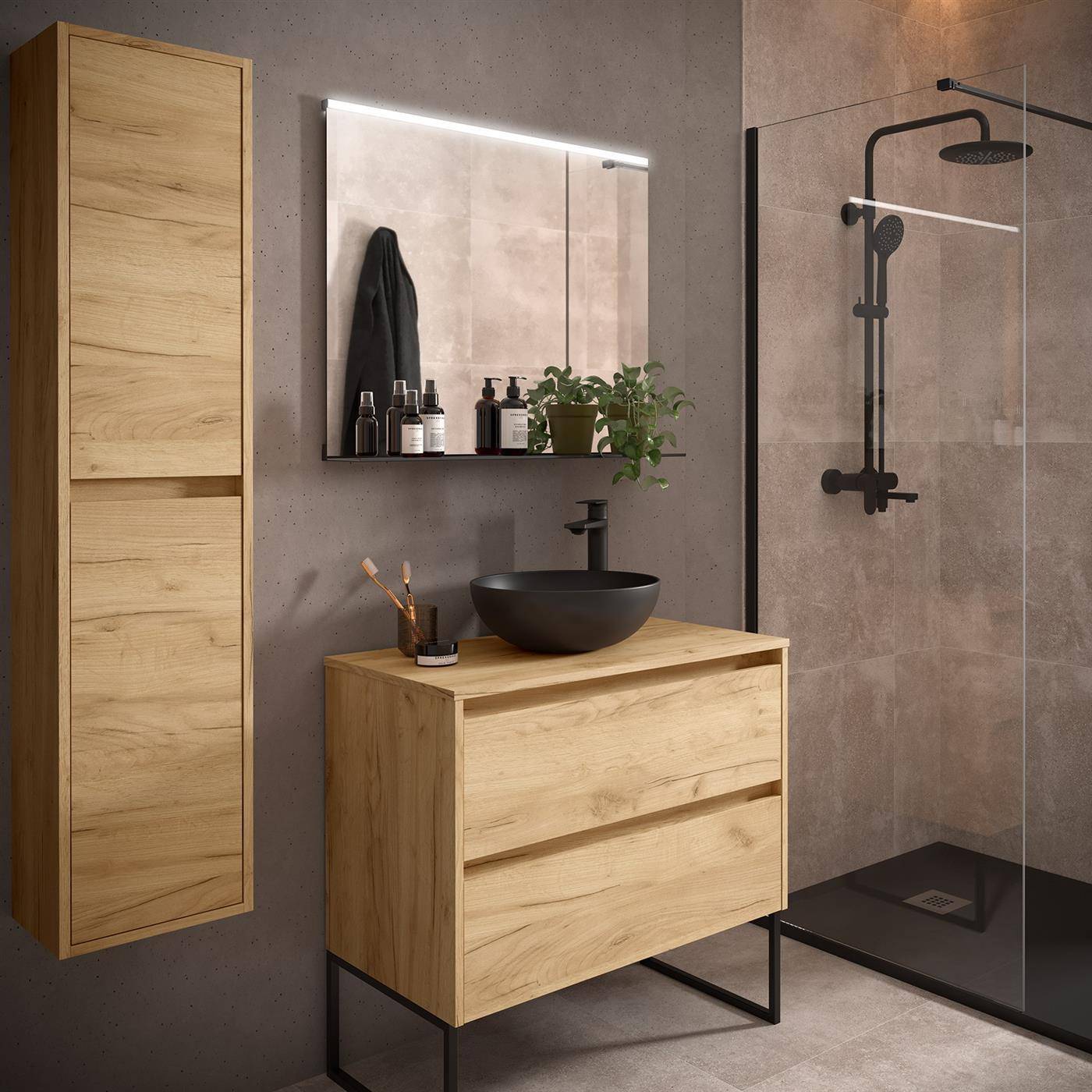 Modernes Badezimmer mit hellem Holzwaschtisch und Schrank, schwarzem Aufsatzwaschbecken und Ducharmaturen, beleuchtetem Spiegel und begehbarer Dusche mit Glaswänden.