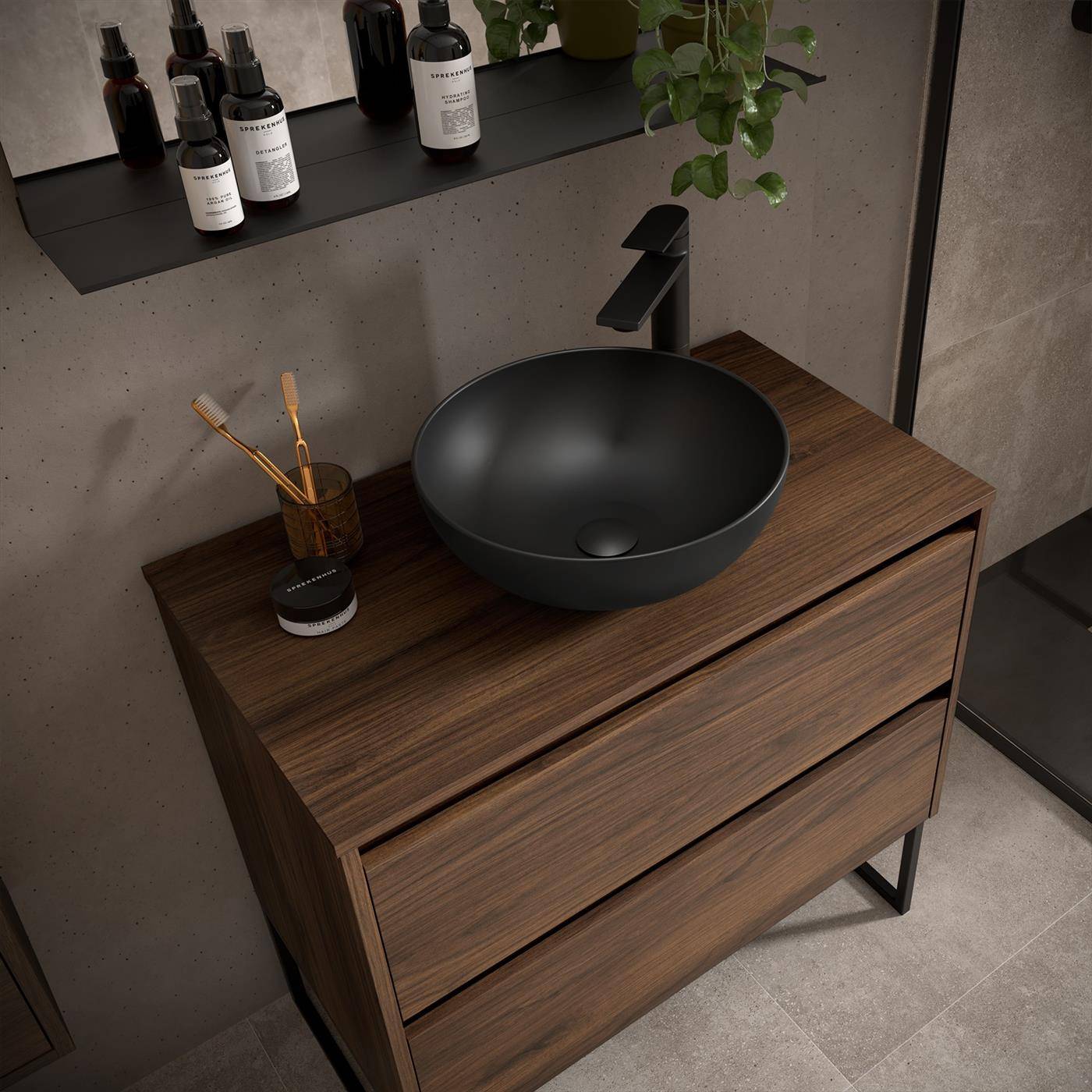 Modernes Badezimmerwaschtisch mit rundem schwarzem Aufsatzwaschbecken, matter schwarzer Armatur und Holzmaserung-Unterschrank unter einem Wandregal mit Toilettenartikeln.