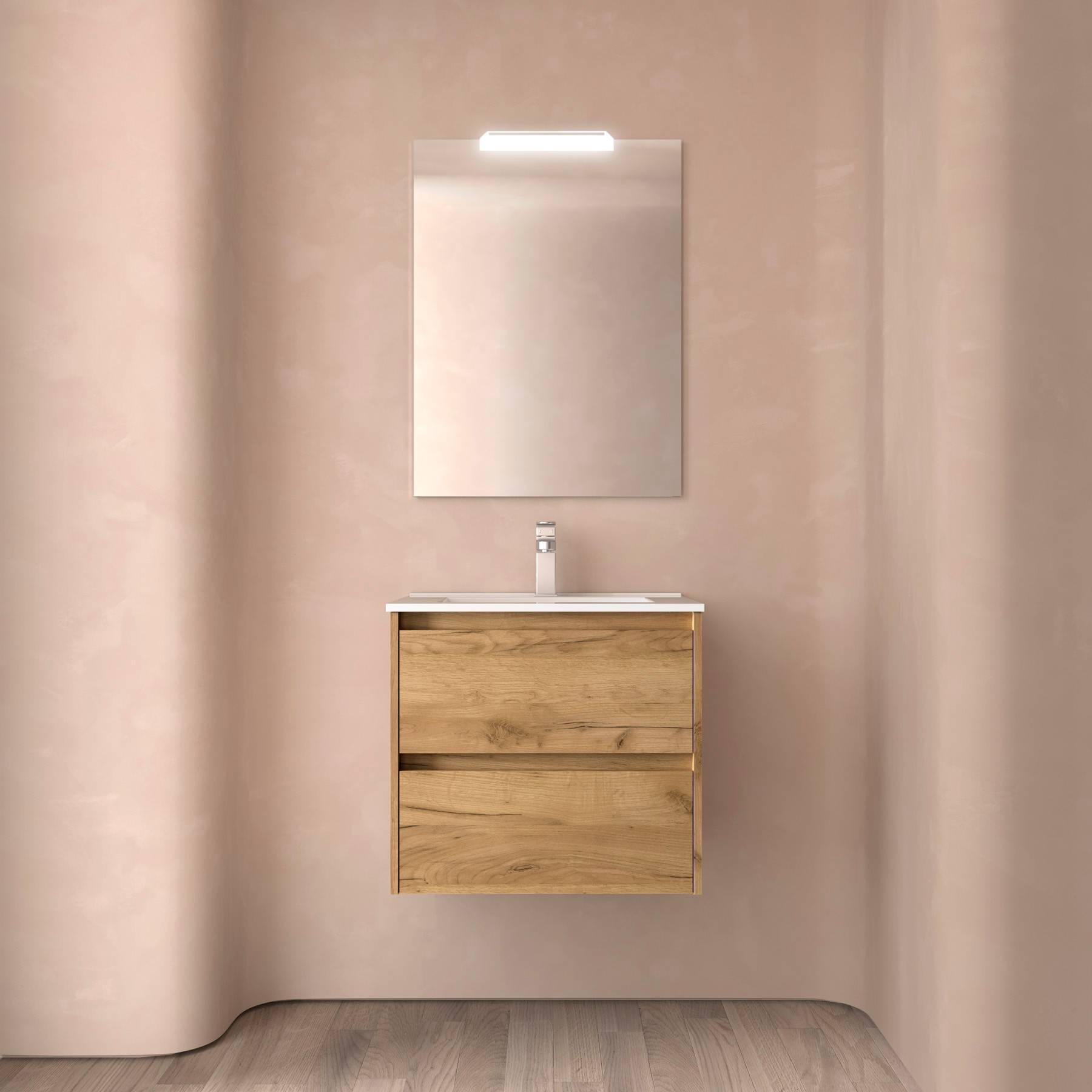 Ein minimalistisches Badezimmer zeigt einen hölzernen schwebenden Waschtisch mit zwei Schubladen, gekrönt von einem weißen Waschbecken. Darüber befindet sich ein rechteckiger Spiegel unter weichem Licht.