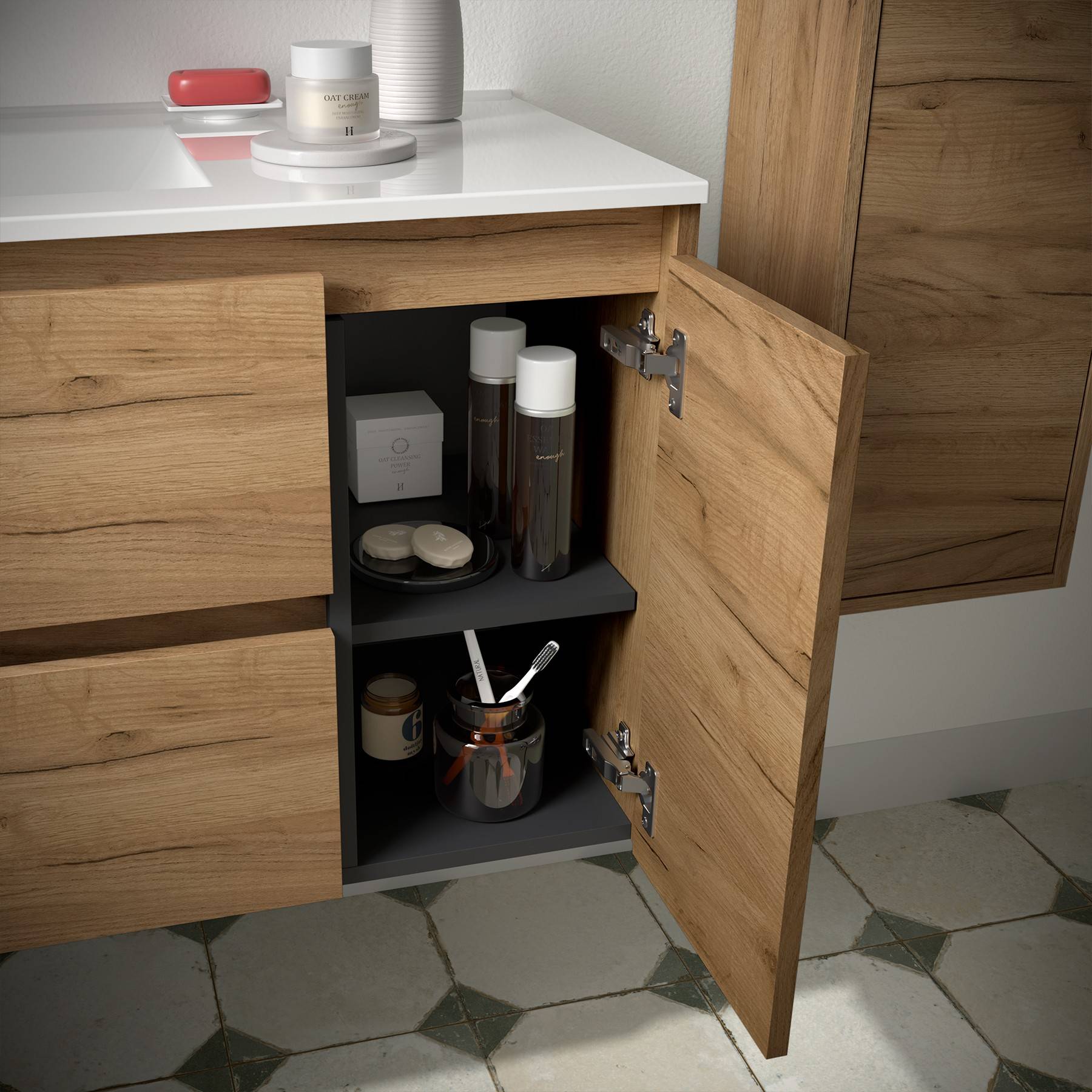 Geöffnetes Holz-Badezimmerschrank mit Toilettenartikeln, einschließlich Zahnbürste, Zahnpasta und Flaschen. Auf der Arbeitsplatte befinden sich Seife und Behälter.