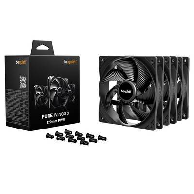 Ein Satz mit vier 'be quiet! Pure Wings 3' 120mm PWM Computerlüftern mit Montageschrauben in einer Verpackung.