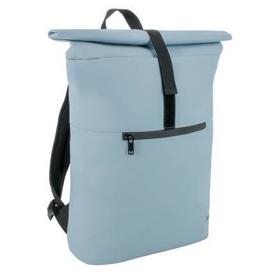 Hellblauer Roll-Top-Rucksack mit schwarzen Trägern und einer Reißverschlusstasche vorne, konzipiert für lässige oder tägliche Nutzung.