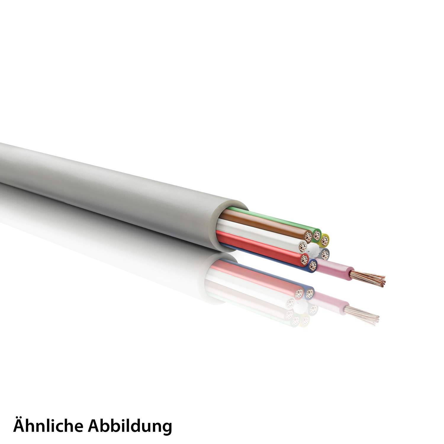 Ein weißes Elektrokabel mit sechs farbigen Leitungen, die am Schnittende sichtbar sind, spiegelt sich auf einer glänzenden Oberfläche.