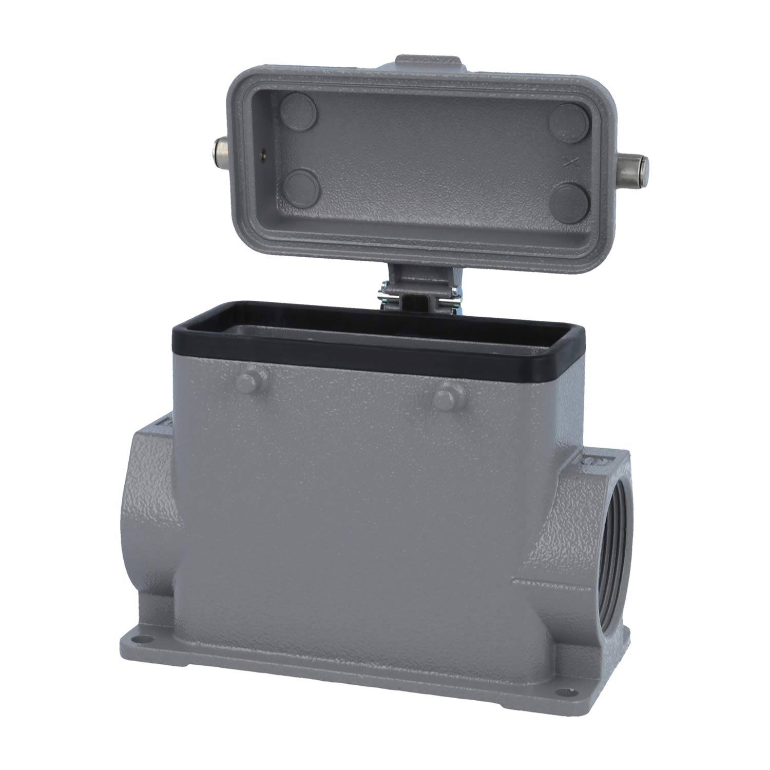 Ein graues rechteckiges industrielles Anschlussgehäuse mit einem offenen Deckel, der einen schwarzen Innenraum freilegt. Zwei seitliche Eingangspunkte sind sichtbar.