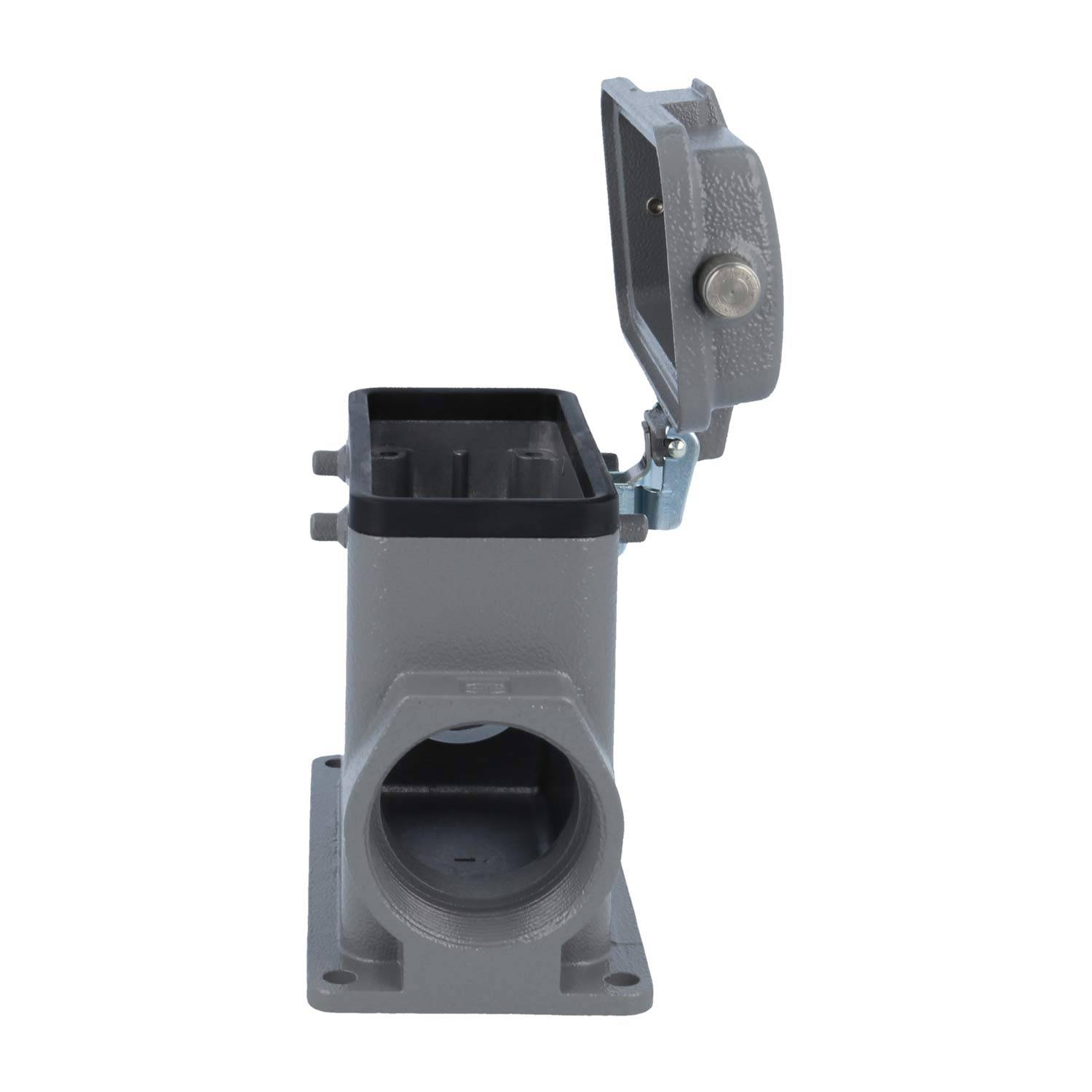 Eine graue industrielle Elektroverteilerdose mit offener Abdeckung, in der Verbindungen sichtbar sind. Sie ist vertikal montiert und wirkt unbenutzt.