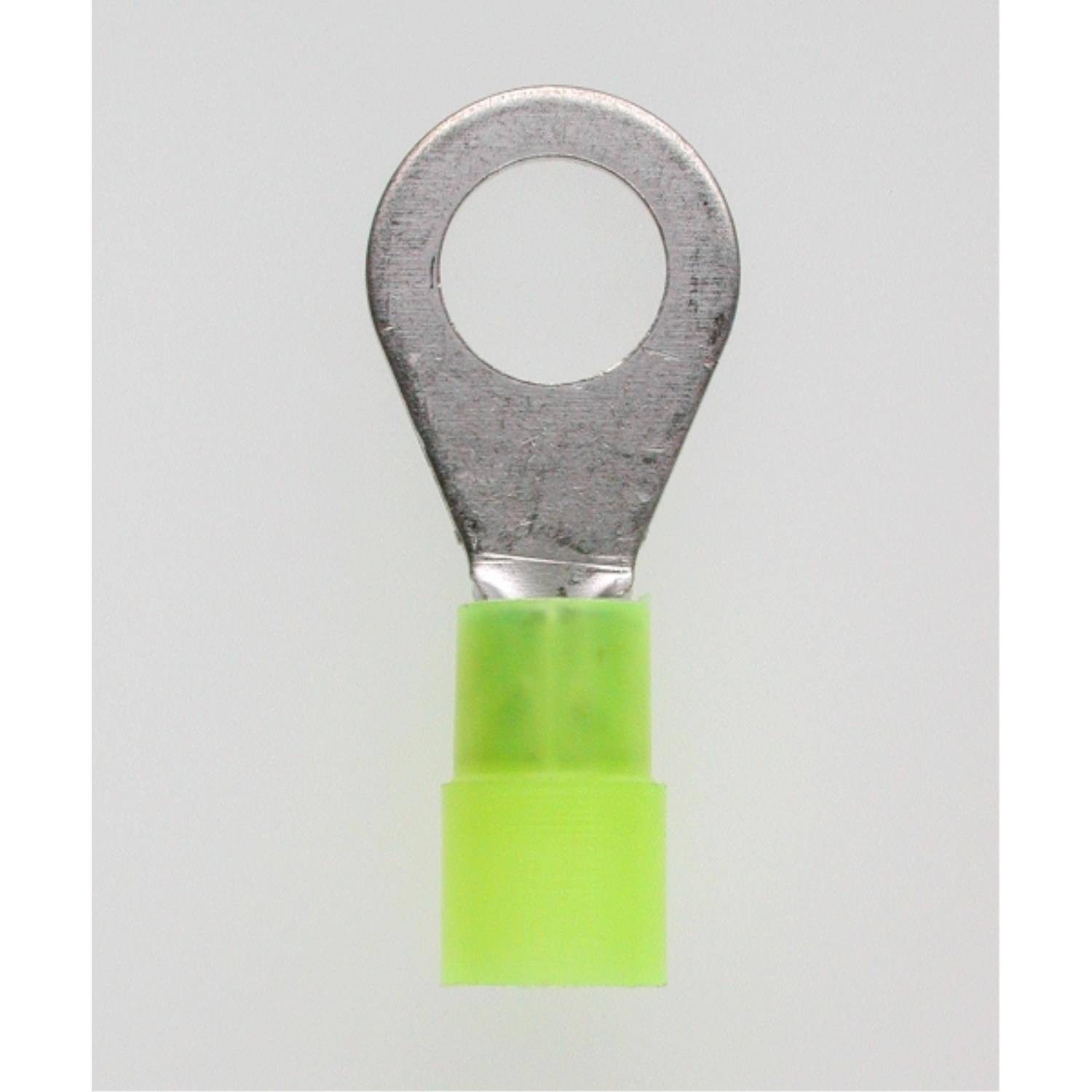 Ein Ringklemmen-Terminal mit einer grünen Isolierhülle, das zum Anschluss eines Drahtes an einen Gewindestift oder eine Schraube entwickelt wurde.
