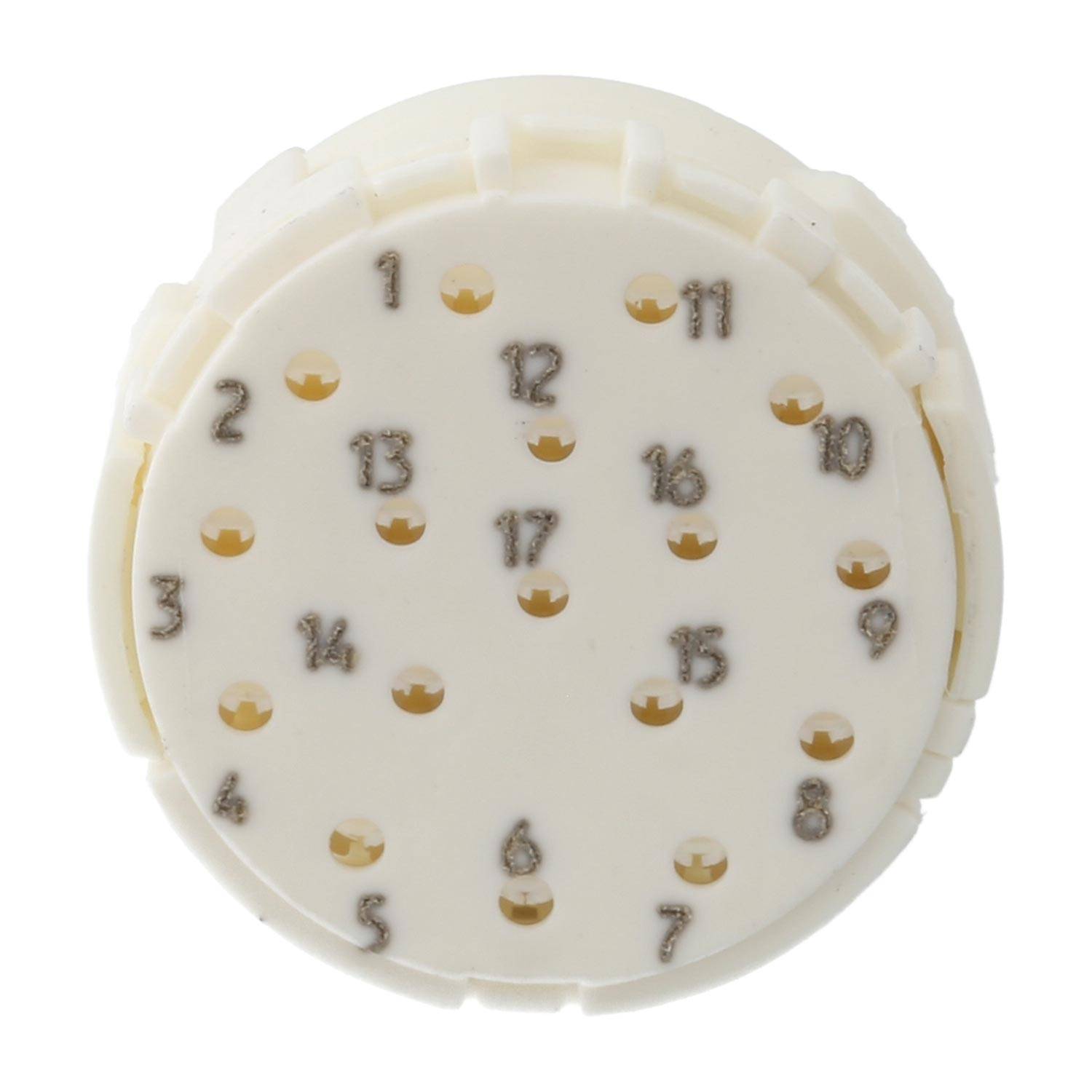 Weiße Kappe mit Zahlen von 1 bis 17, die in einem Kreis angeordnet sind und an eine Pillendose erinnern.