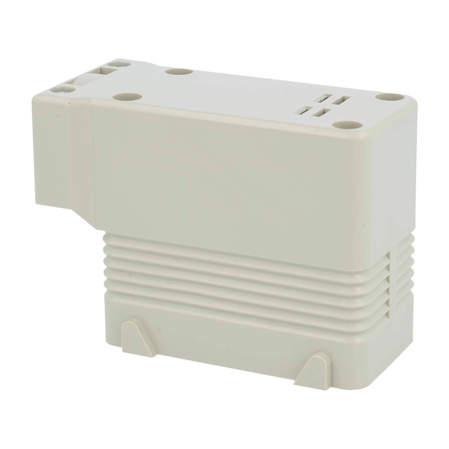 Eine weiße rechteckige elektronische Komponente mit ventilartigen Rillen, wahrscheinlich ein Sensor oder Modul, mit mehreren Löchern auf der Oberseite.