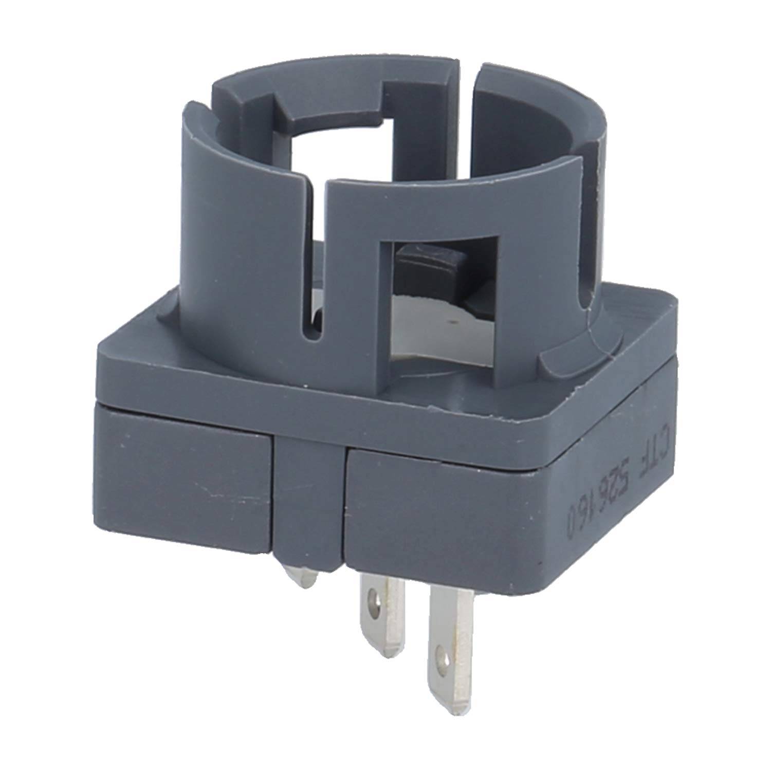 Eine graue Plastiksteckdose, die für elektrische Geräte konzipiert ist und drei Stifte sowie eine kreisrunde Öffnung für eine sichere Befestigung aufweist.