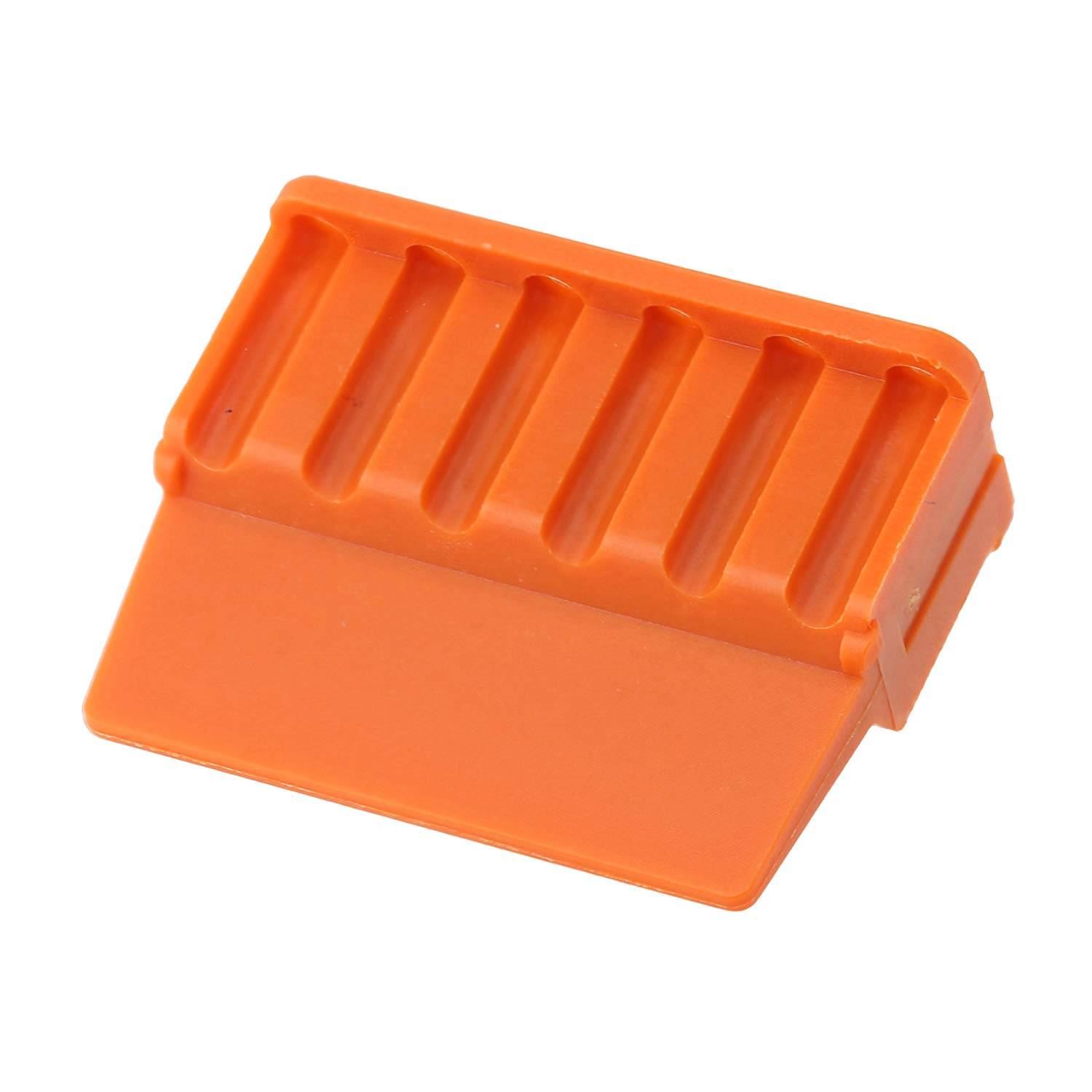 Eine orangefarbene Magazinabdeckung, die entwickelt wurde, um ein Magazin zu schützen. Die Abdeckung verfügt über sechs Rillen für besseren Griff.