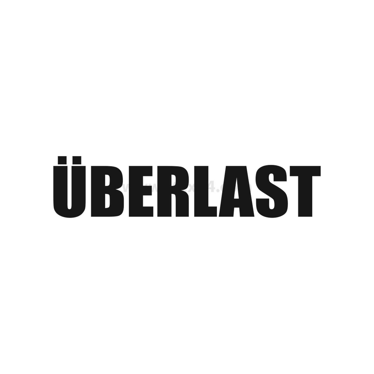 Das Bild zeigt das Wort 'ÜBERLAST' in fetten, schwarzen Buchstaben auf einem weißen Hintergrund.