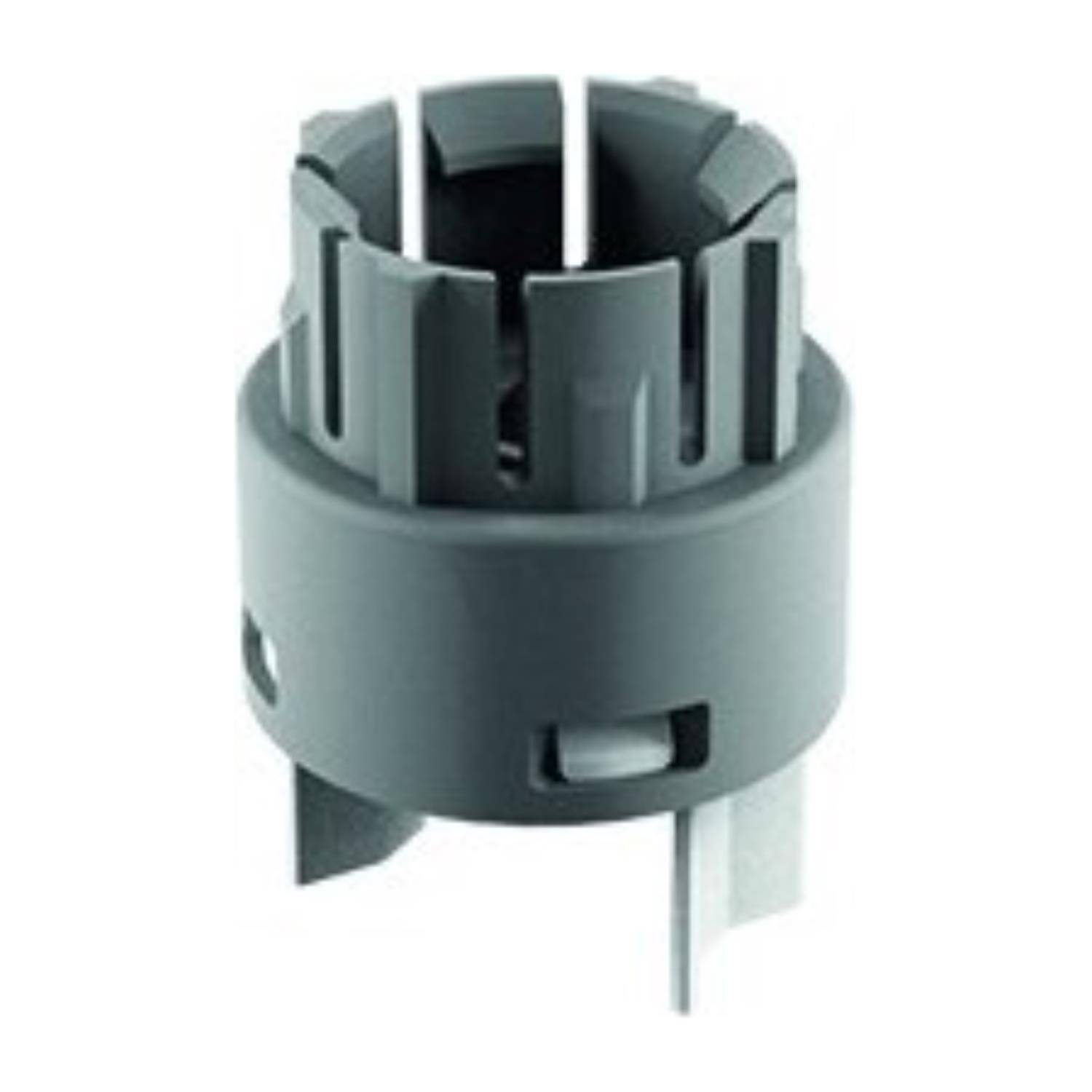 Eine zylindrische graue Kunststoffkomponente mit vertikalen Schlitzen und vorstehenden Laschen, wahrscheinlich für mechanische oder strukturelle Zwecke bei der Montage.