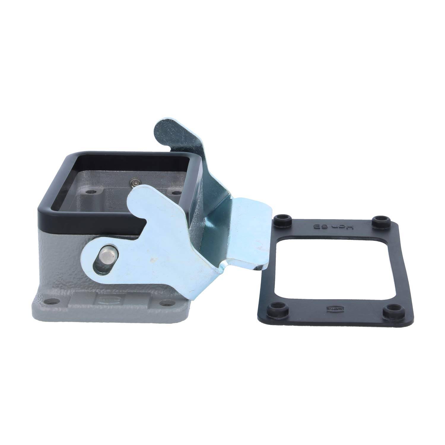 Eine Metallelektroinstallationsdose mit offener Abdeckung, die eine quadratische Grundfläche und seitliche Befestigungshalterungen zum Anbringen an einer Wand oder Oberfläche zeigt.