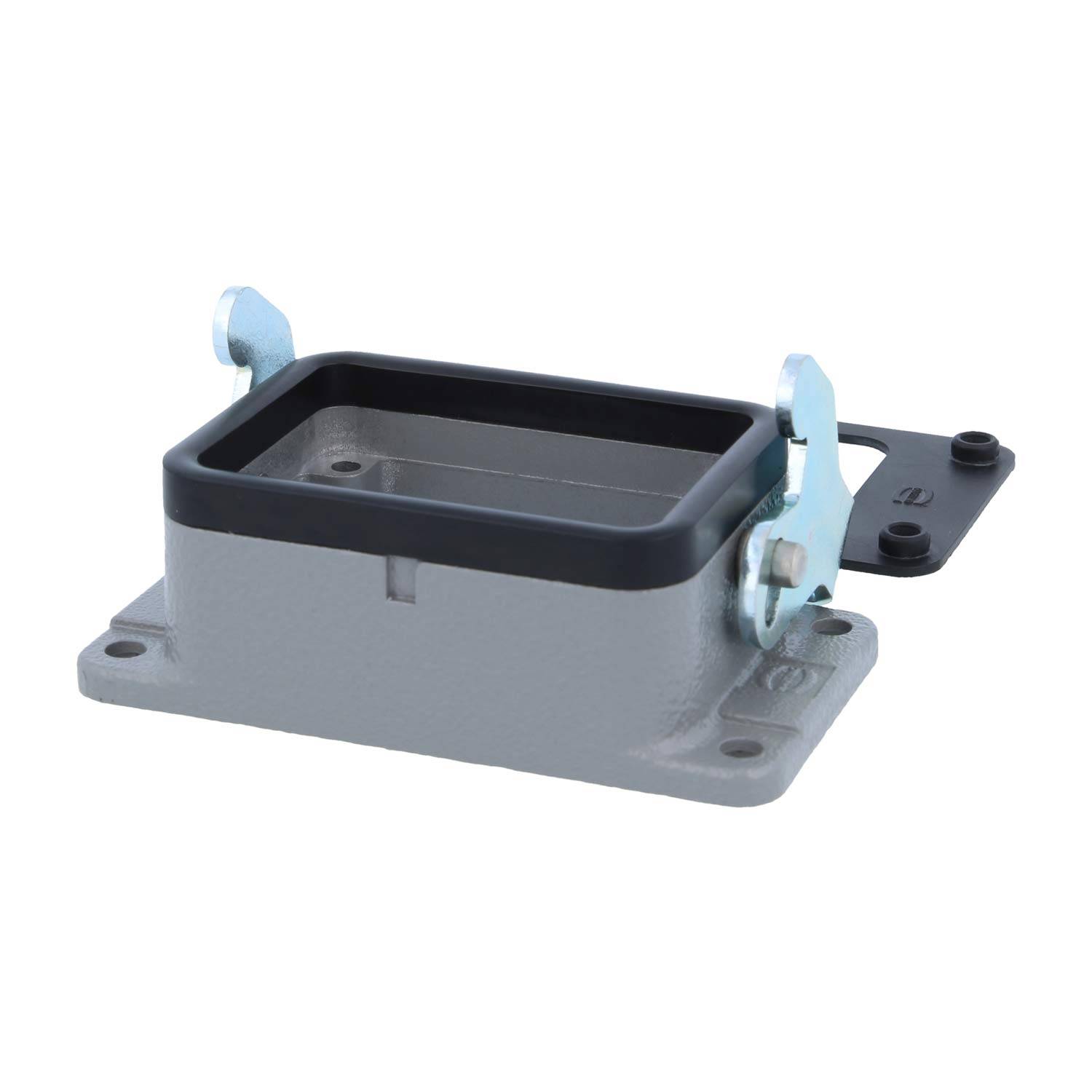 Ein rechteckiges Metallgehäuseunterteil mit Befestigungslöchern und einer schwarzen Dichtung, verwendet für elektrische oder mechanische Verbindungen.