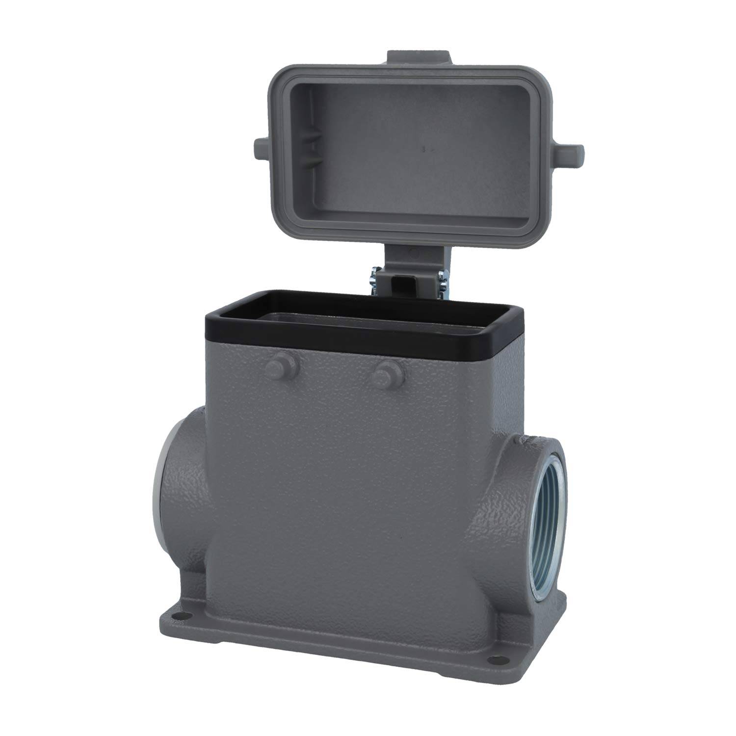 Eine graue T-förmige Verteilerdose mit offener Abdeckung, die ein leeres Inneres zeigt, ausgelegt zur Unterbringung elektrischer Verbindungen.