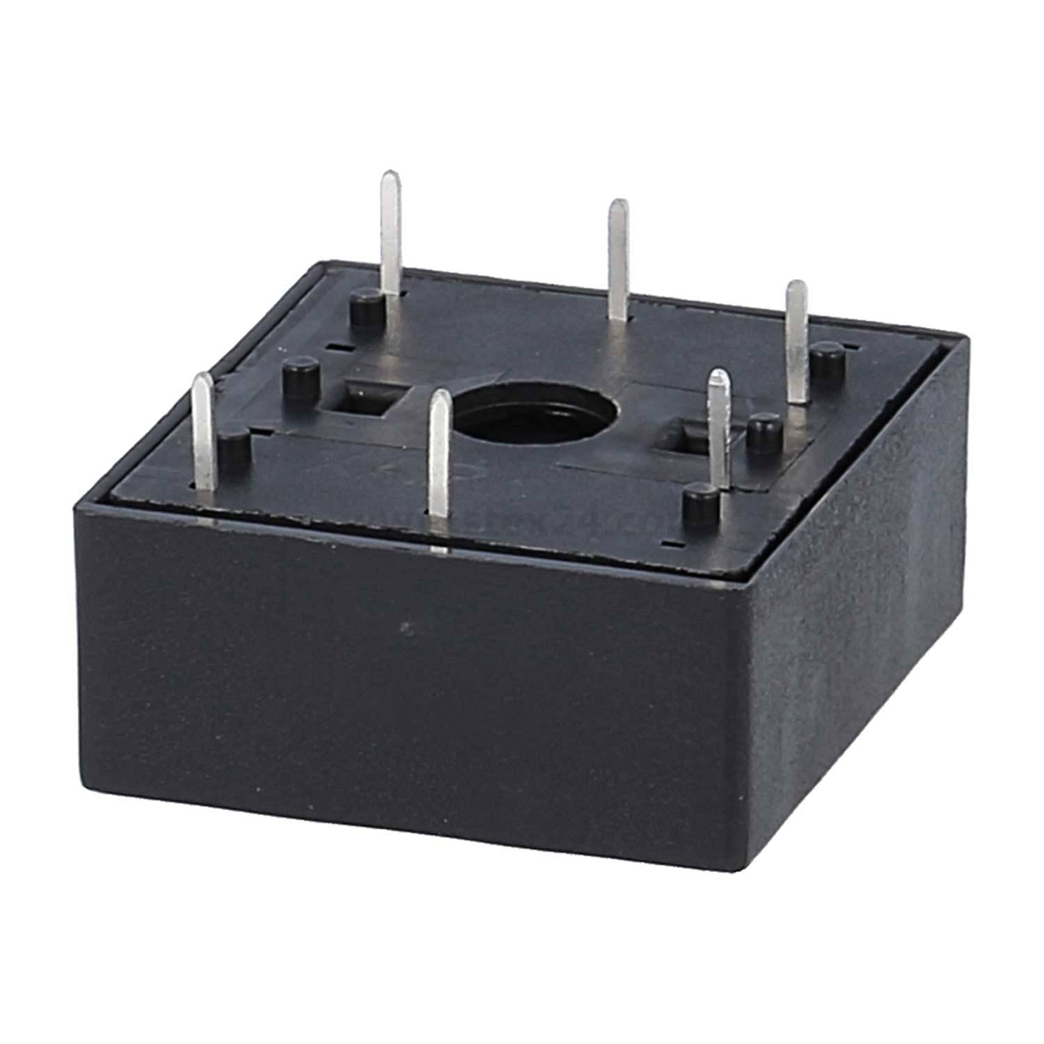 Ein quadratisches schwarzes elektronisches Bauteil mit mehreren hervorstehenden Metallpins, typischerweise als Brückengleichrichter in Leiterplatten verwendet.