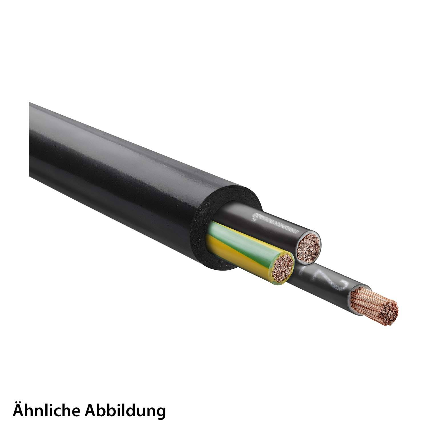 Ein schwarzes elektrisches Kabel mit drei freigelegten Drähten an einem Ende; die Metallstränge sind sichtbar und veranschaulichen die Verkabelung im Inneren.