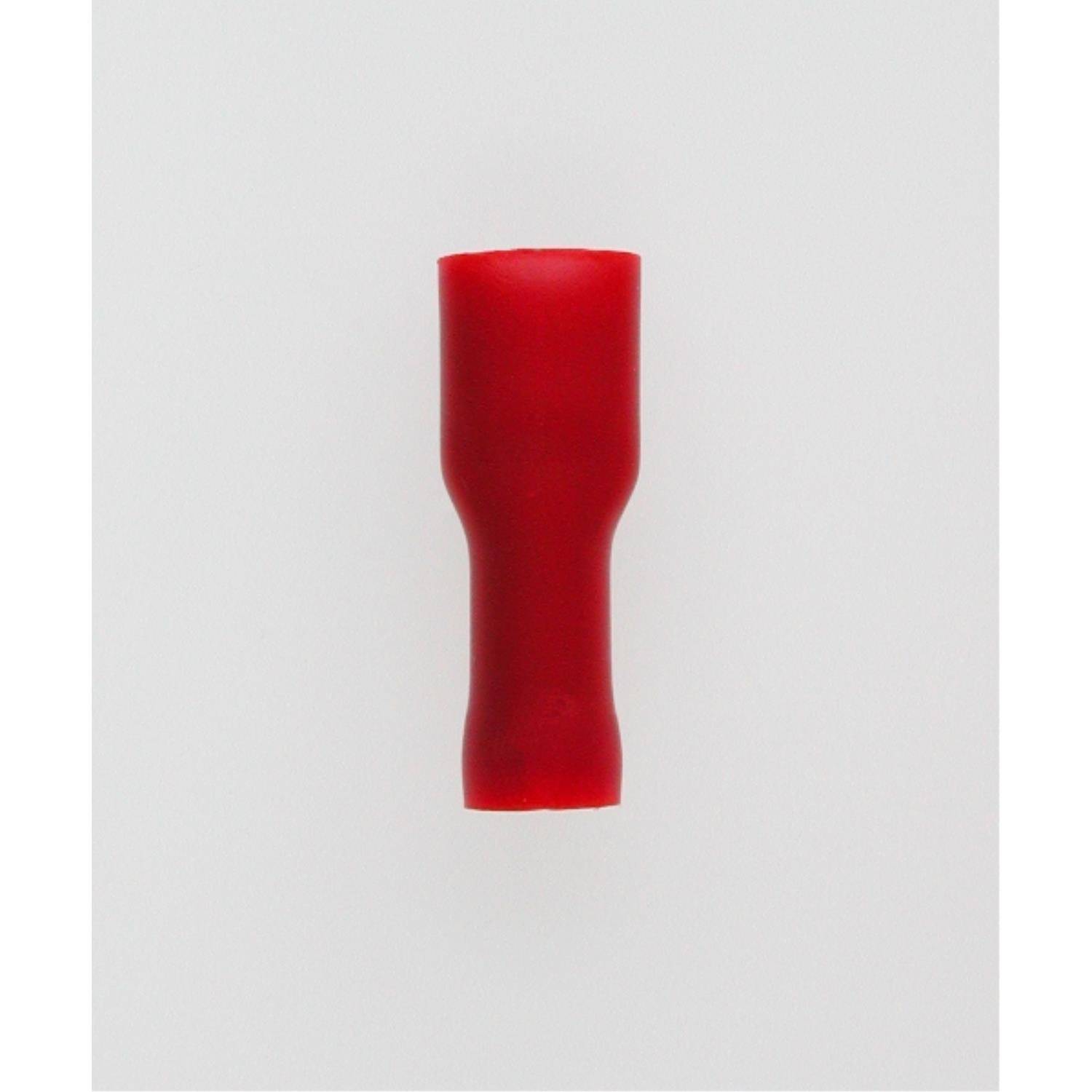 Ein roter isolierter Kabelverbinder vor einem schlichten weißen Hintergrund.