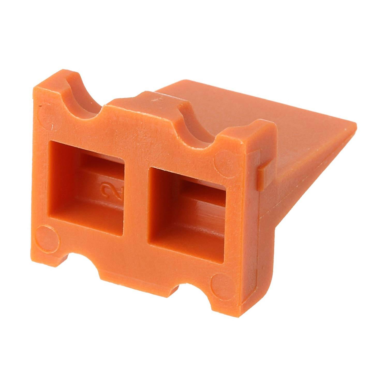 Orange Plastikkeil mit zwei Schlitzen, der beim Verlegen von Fliesen verwendet wird, um gleichmäßige Abstände und eine exakte Ausrichtung während der Installation zu gewährleisten.