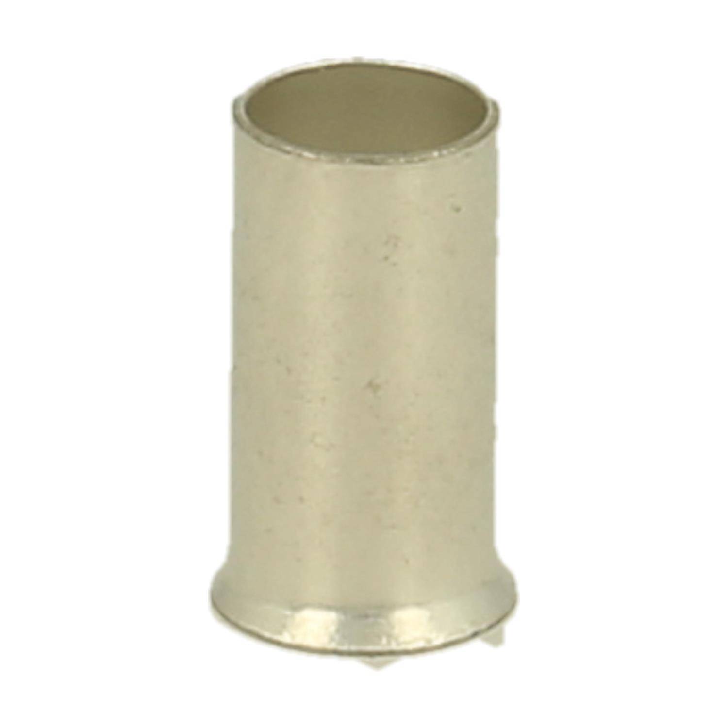 Eine metallische, zylindrische Ferrule mit leicht aufgeweiteter Endung, die zum Verbinden oder Verstärken von Seilen oder Kabeln verwendet wird, isoliert auf weißem Hintergrund.