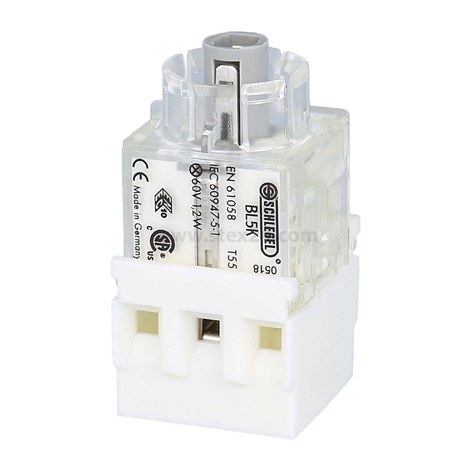 Eine klare Schelle, Teil BLK5, weiß mit sichtbaren elektrischen Spezifikationen und Branding, verwendet in elektronischen Baugruppen.