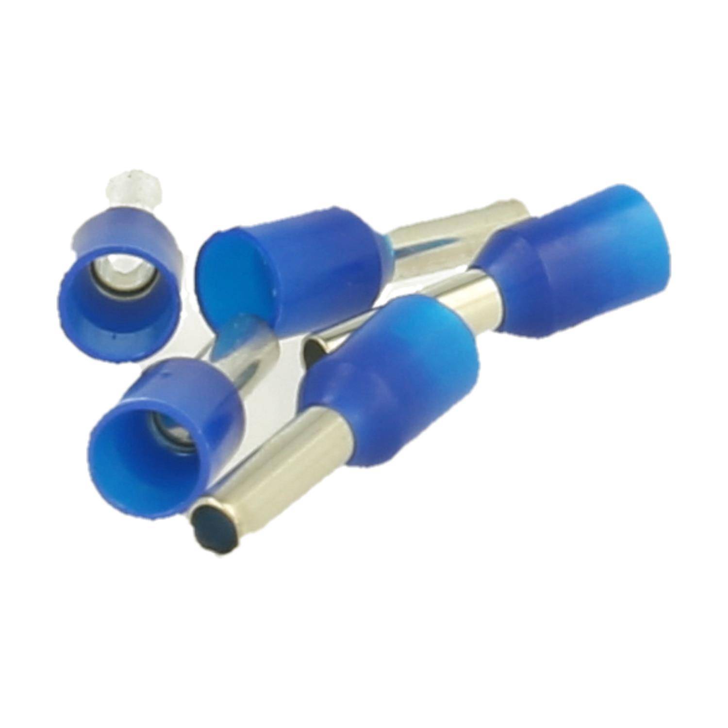 Blaue isolierte Leitungsverbinder, zufällig angeordnet; verwendet für elektrische Verbindungen.