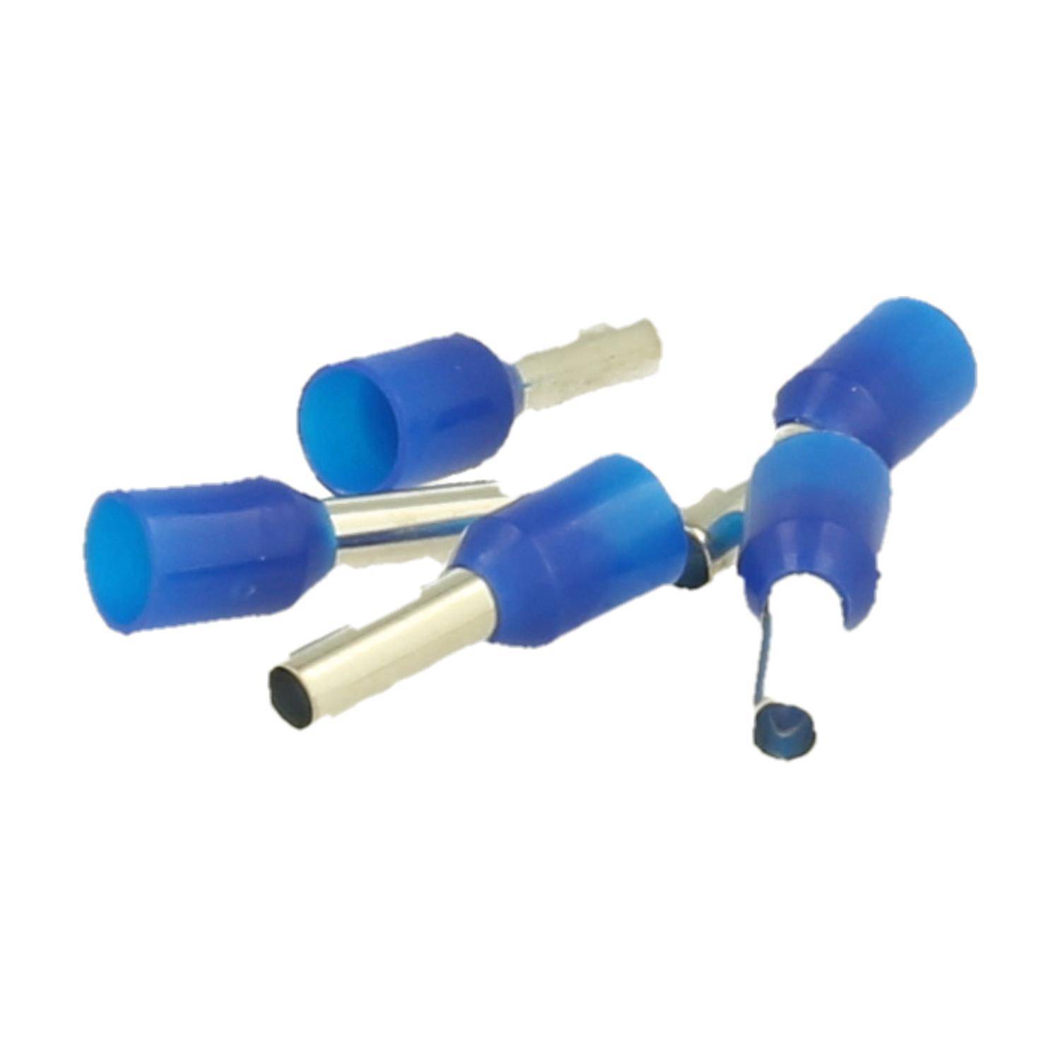 Eine Gruppe von blauen isolierten elektrischen Verbindern, einschließlich verschiedener Typen wie männliche und weibliche Flachsteckerverbinder, sind auf einem weißen Hintergrund angeordnet.