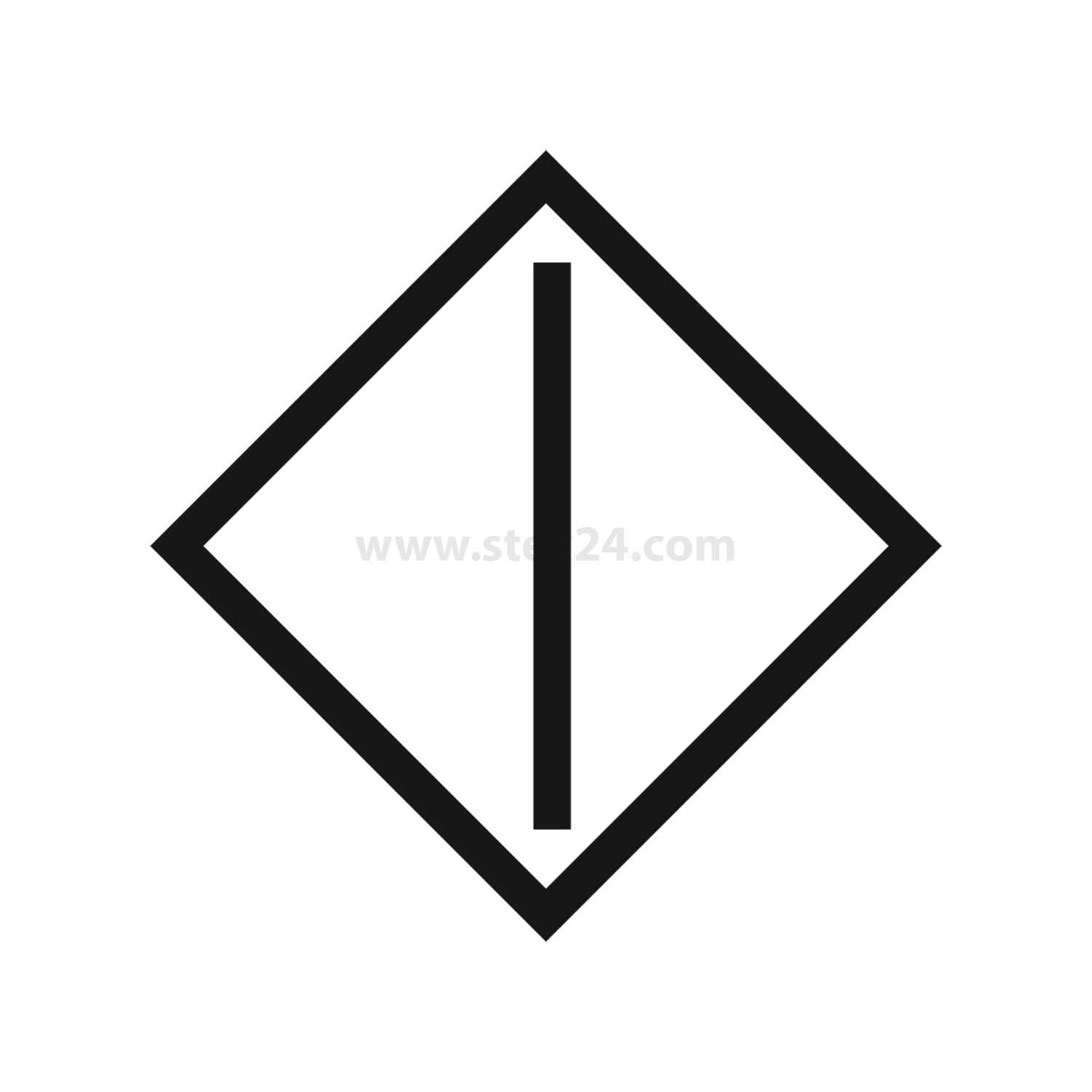 Vorwärts-Verkehrsschild, das einen schwarzen vertikalen Pfeil in einer Raute auf weißem Hintergrund zeigt.