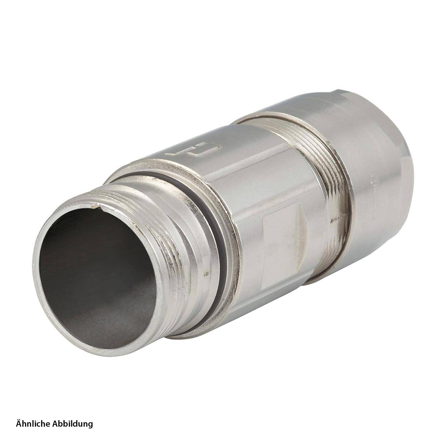 Ein metallisches zylindrisches Verbindungsstück, möglicherweise für Rohre oder Kabel verwendet, mit einem Gewinde an einem Ende und glatter Oberfläche, das vor einem weißen Hintergrund abgebildet ist.