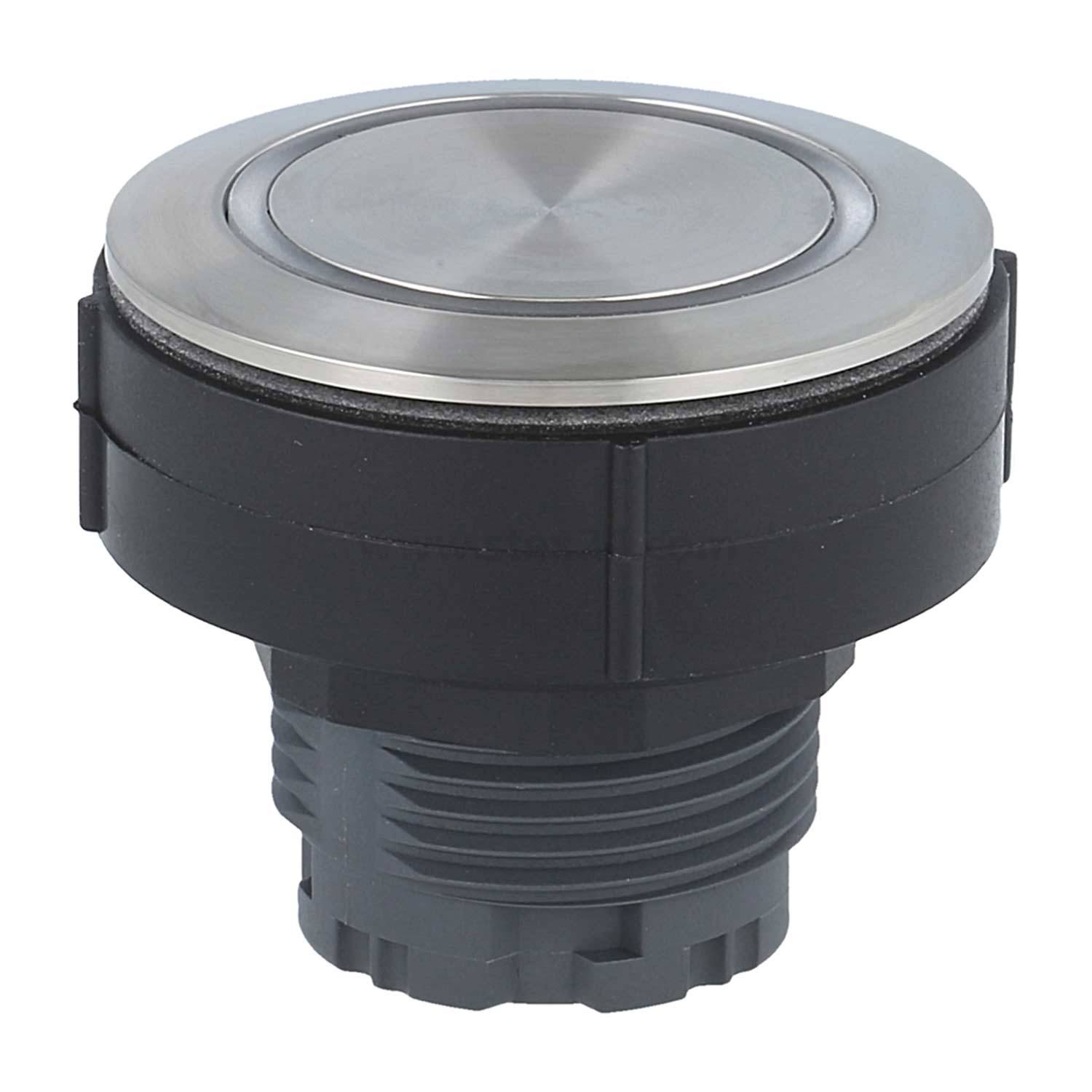 Eine kreisförmige, metallische Drucktaste mit schwarzer Kunststoffbasis, konzipiert für eine Sanitärarmatur, aus einem leichten Blickwinkel betrachtet.